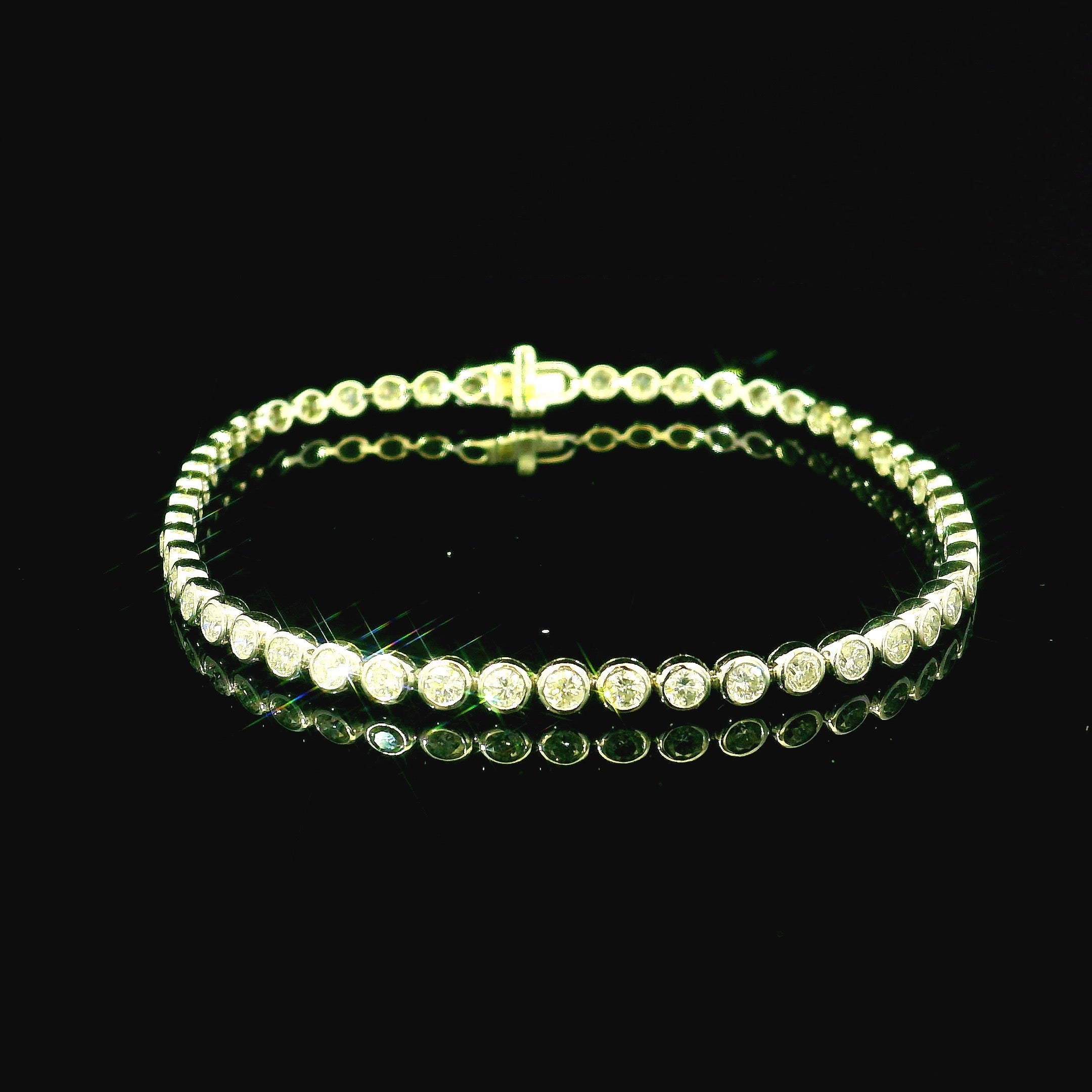 white gold bracelet. gold bracelet with diamonds. set diamond bracelt. 