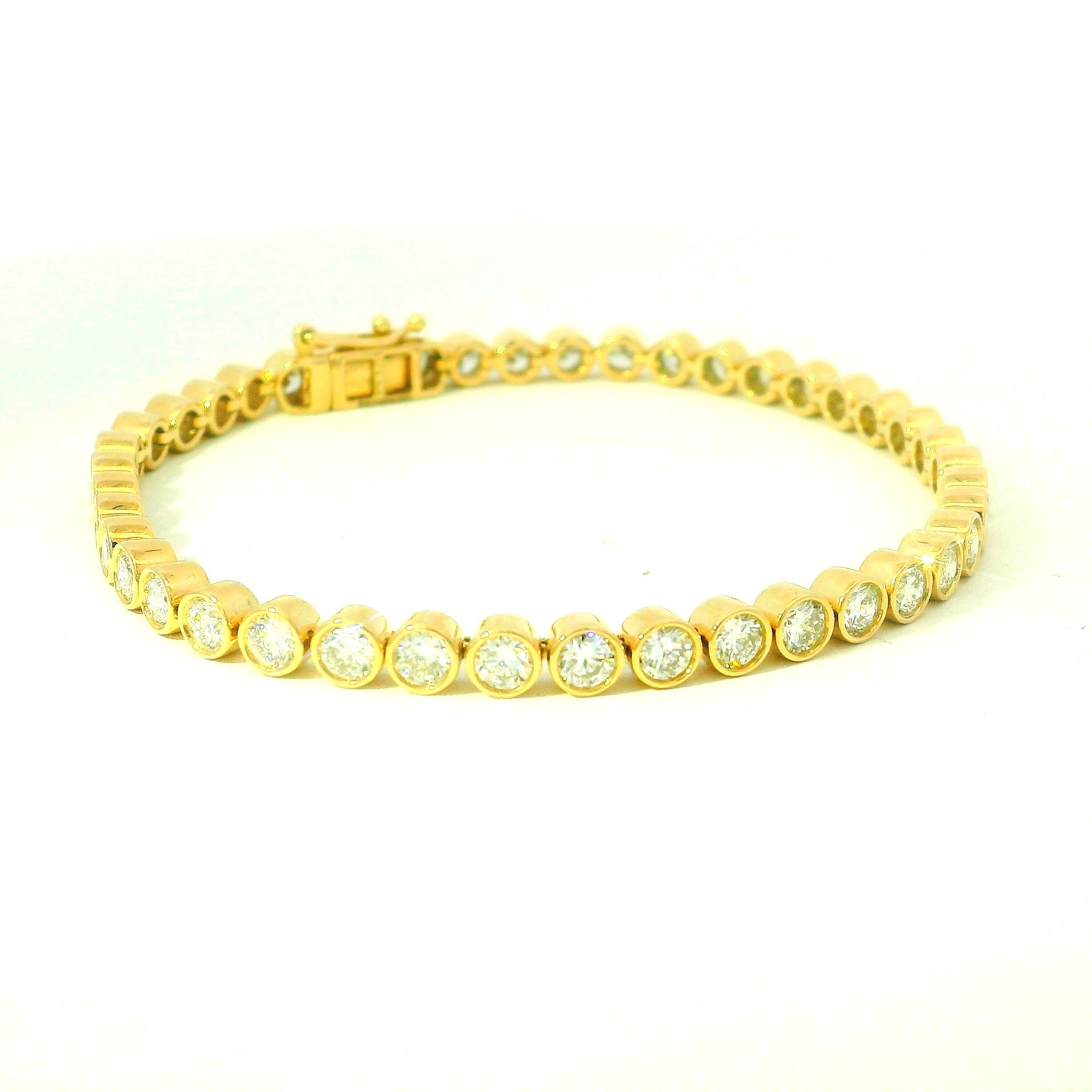 luxury diamond bracelet for women. diamond bracelet for women. diamond gift for women. jewellery for women