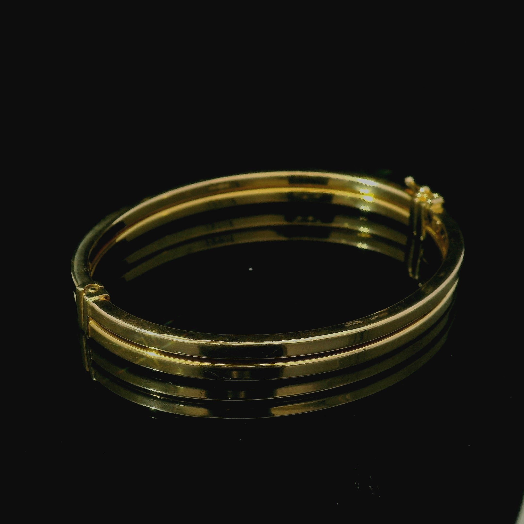 9ct gold bracelet. bracelet for women in kent. kent women's jewellery. yellow gold jewellery
