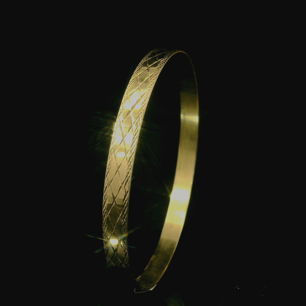 gold bangle for women. gold jewellery for women in kent. kent jewellery