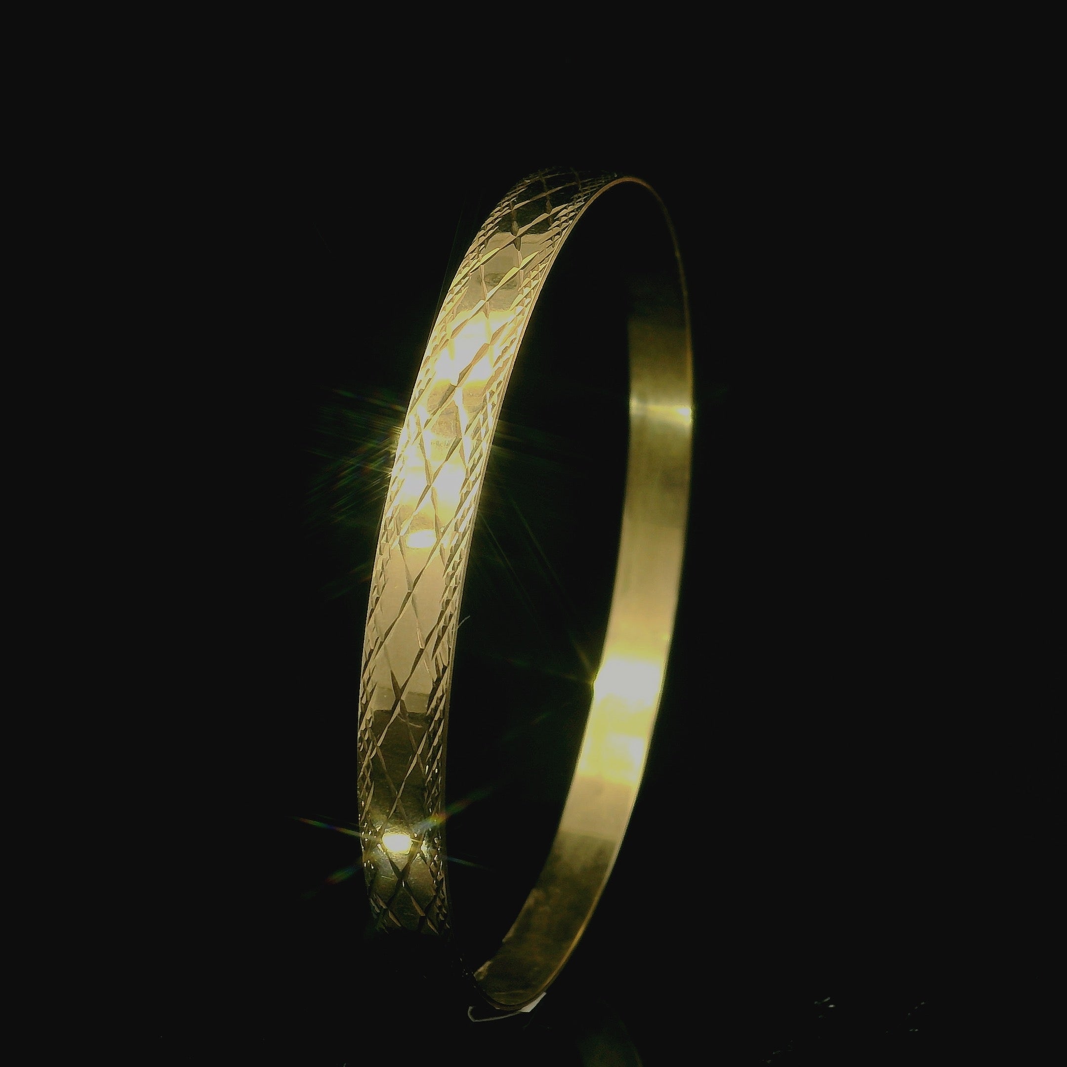 gold bangle for women. gold jewellery for women in kent. kent jewellery