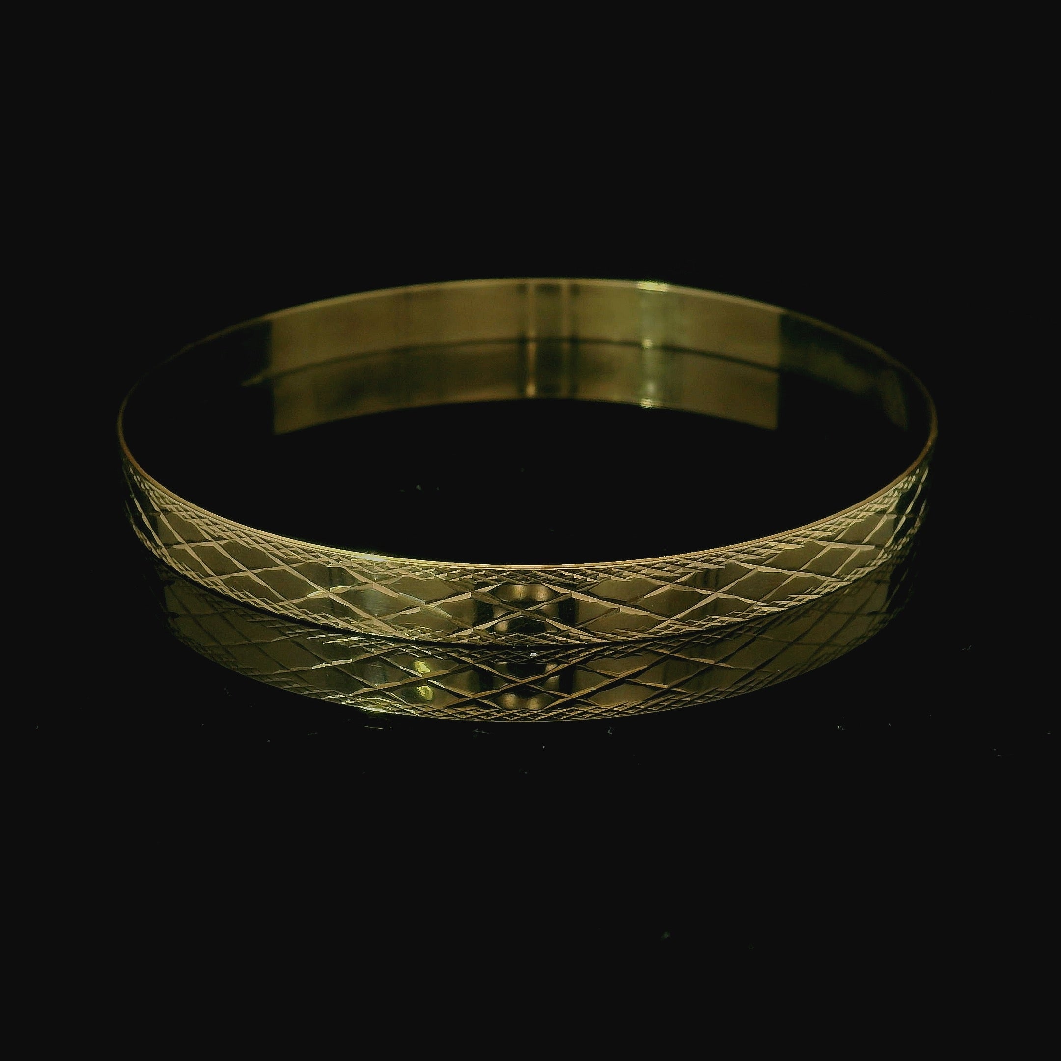 gold bangle with criss cross pattern. gold bangle for women. gold jewellery for women