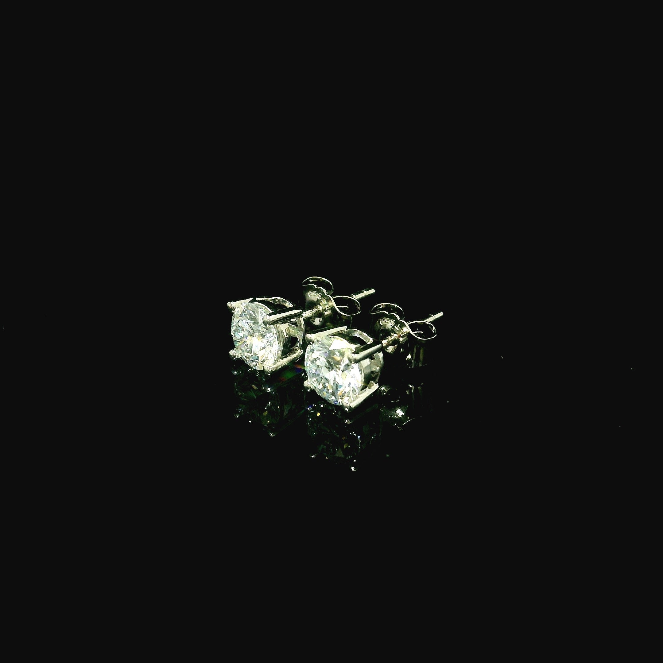 lab grown diamond jewellery. diamond jewellery in kent. stud earrings for sale in kent. independent jewellery store near me kent