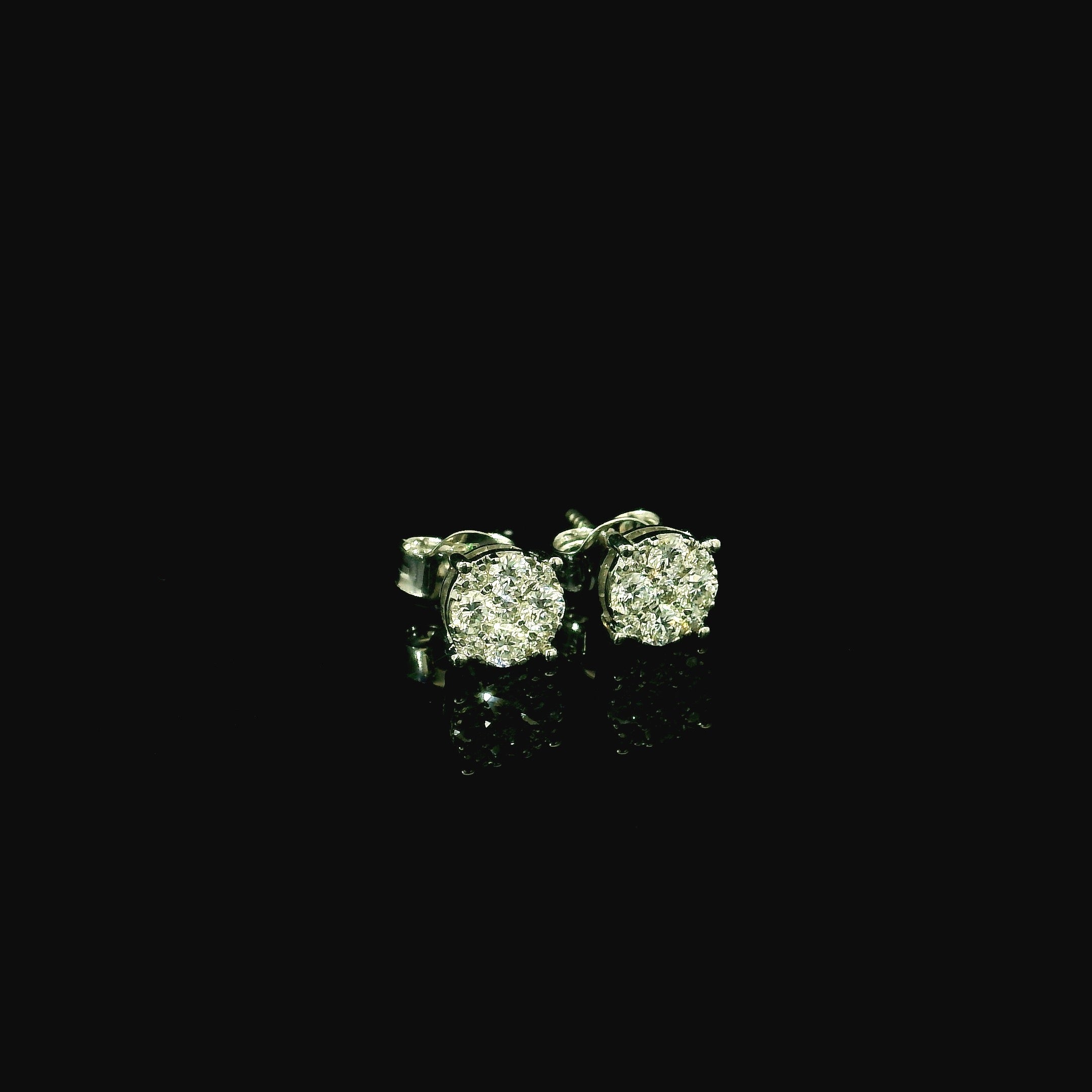lab grown diamond earrings for women. luxury earrings for women. luxury jewellery. jewellery for women kent