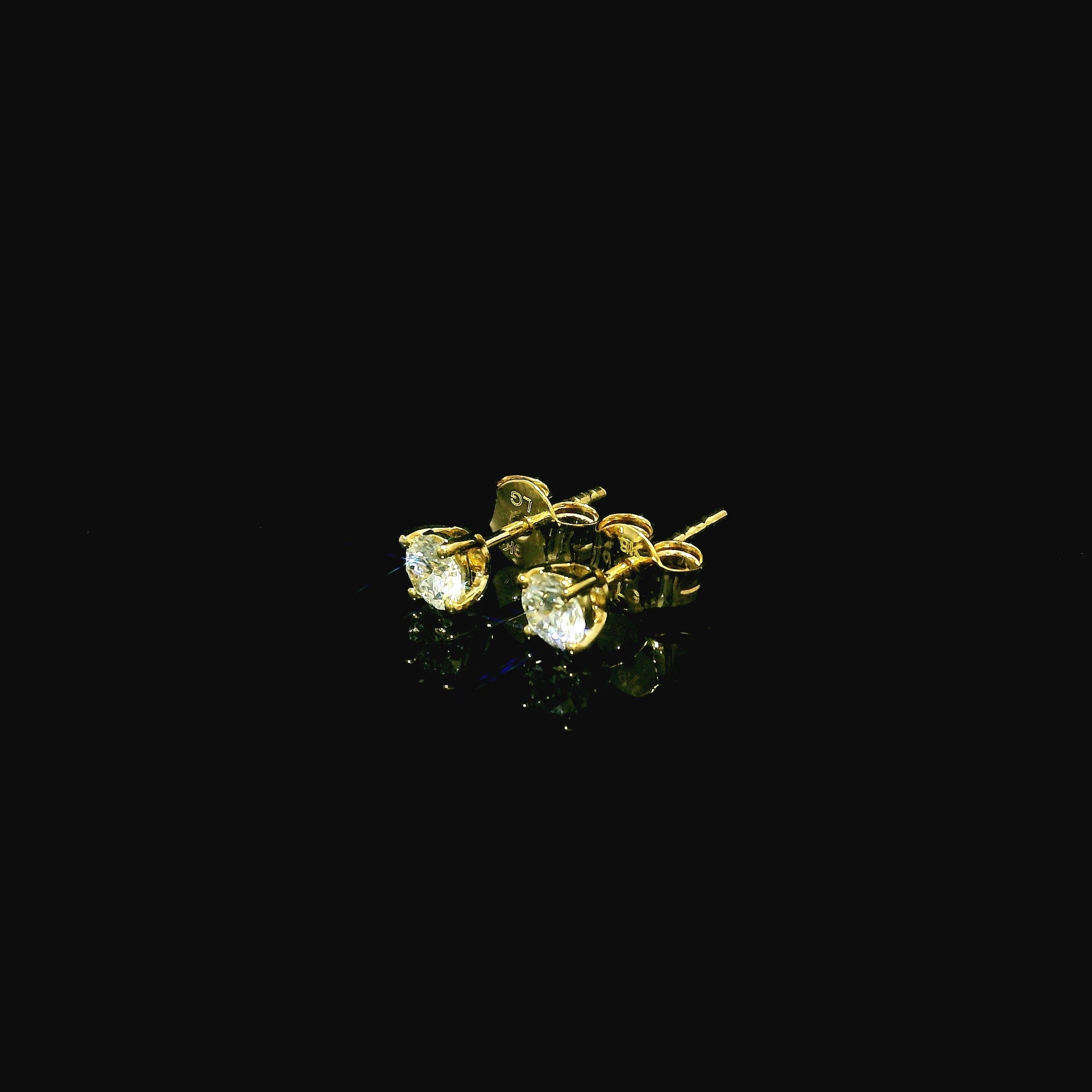 gold earring studs with lab grown diamonds. diamond studs for women. wedding jewellery