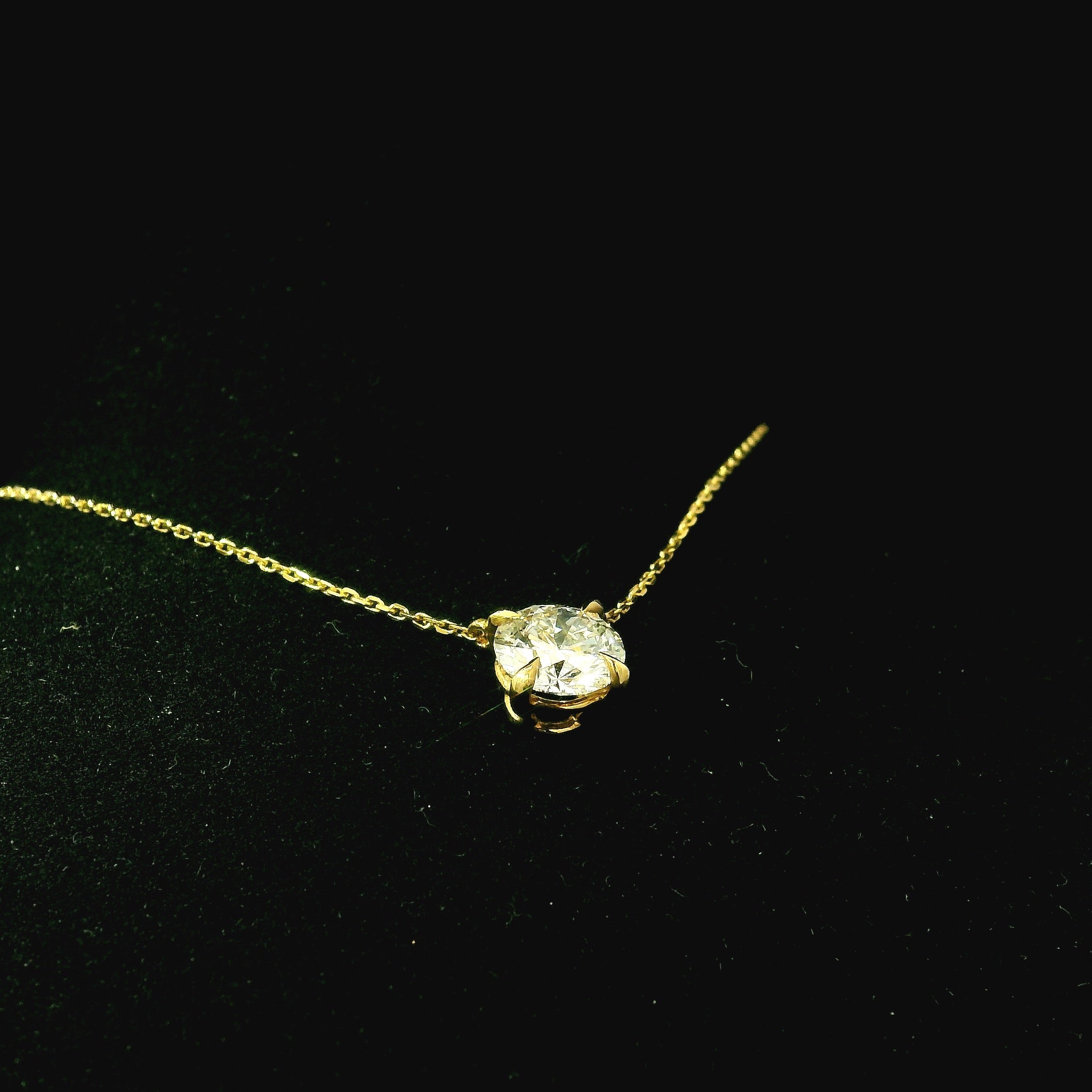 gold necklace chain with lab grown diamond. lab grown diamond necklace. gold necklace for women. gold jewellery gift for women