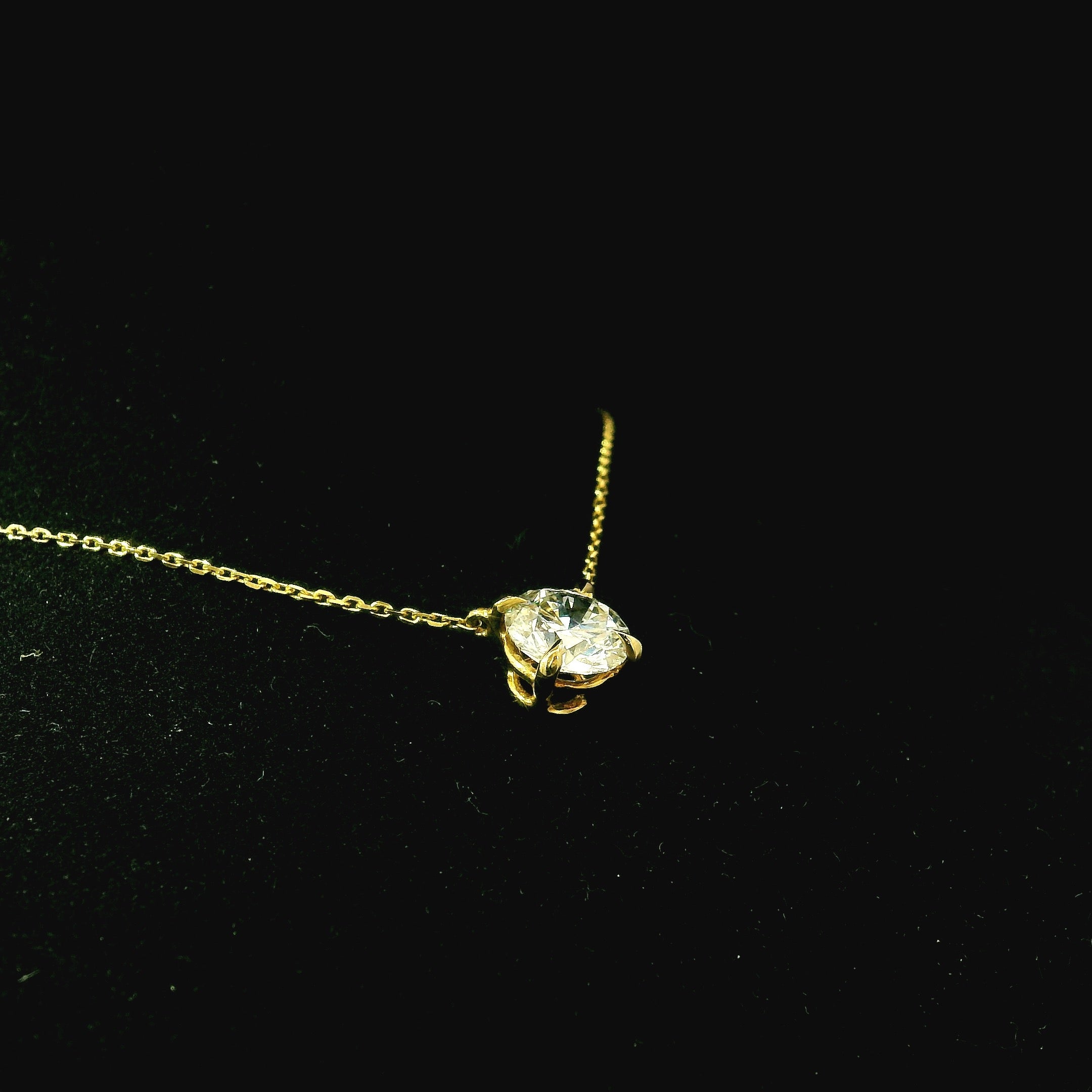 gold necklace with diamond. diamond pendant. diamond pendant necklace for women. jewellers near me kings hill. jewellers near me rochester. jewellers near me maidstone.