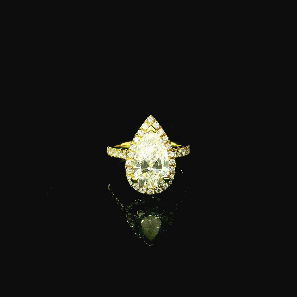 oval cut pear shaped diamond. lab grown diamonds. lab grown diamond ring for women. diamond ring for women west malling. engagement ring