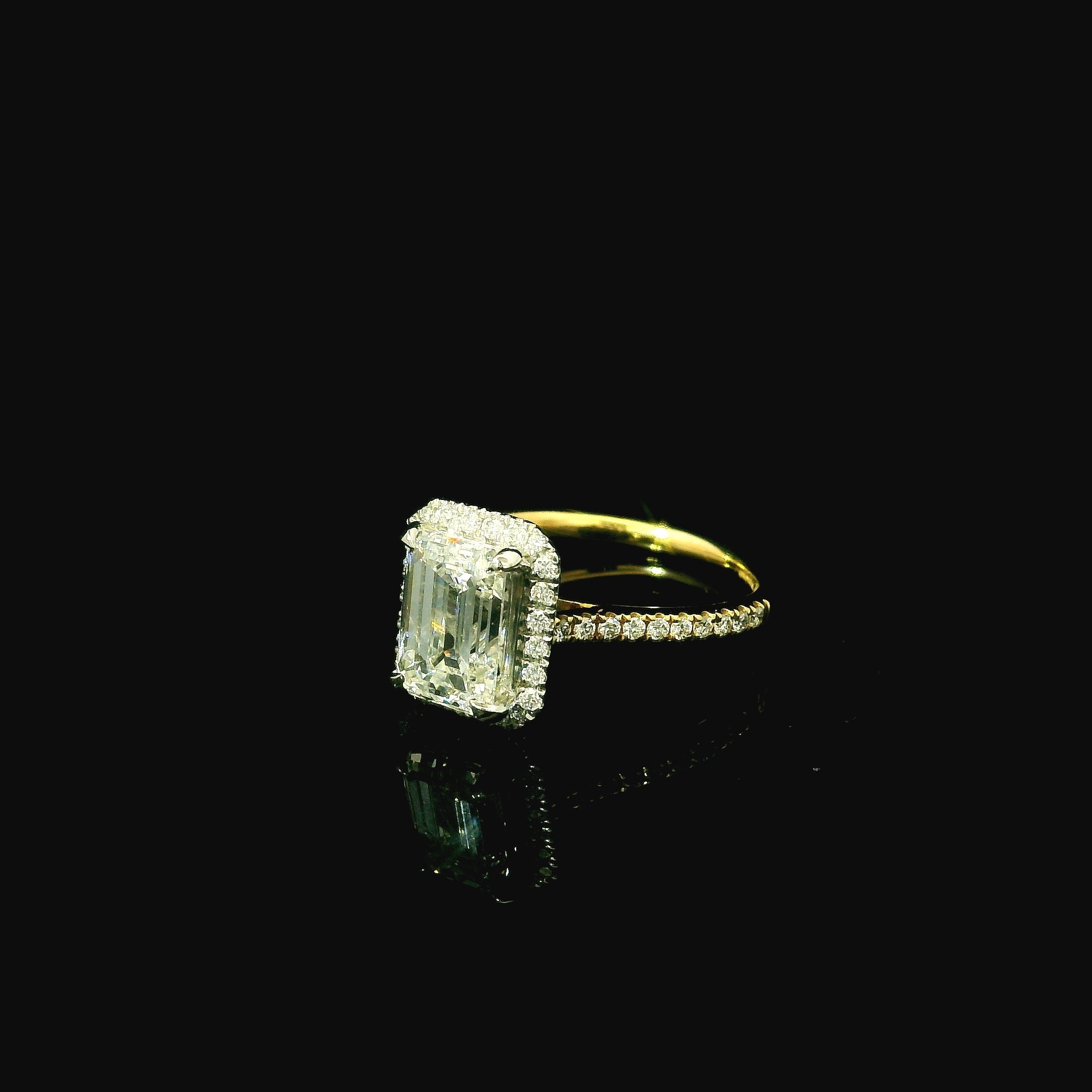 gold diamond ring. lab grown diamond rings. diamond rings for women