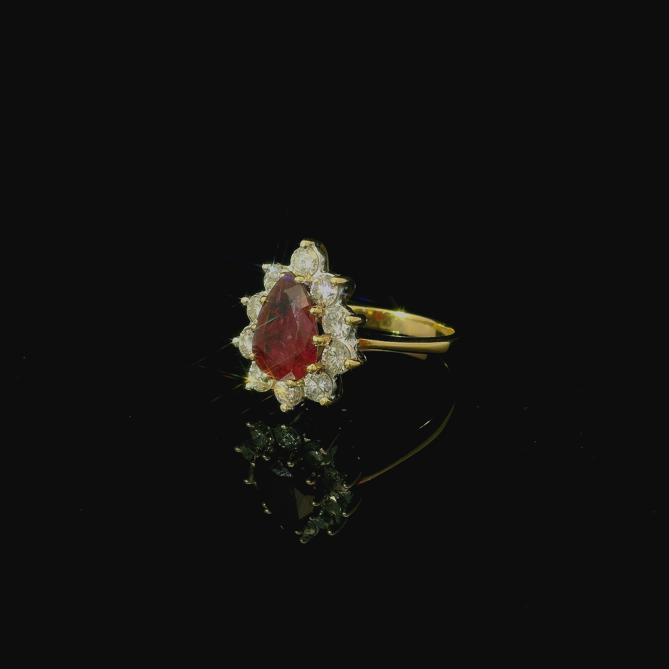 yellow gold diamond ring with ruby. engagement ring for women. luxury second hand ring. west malling. borough green. sevenoaks. near me. 
