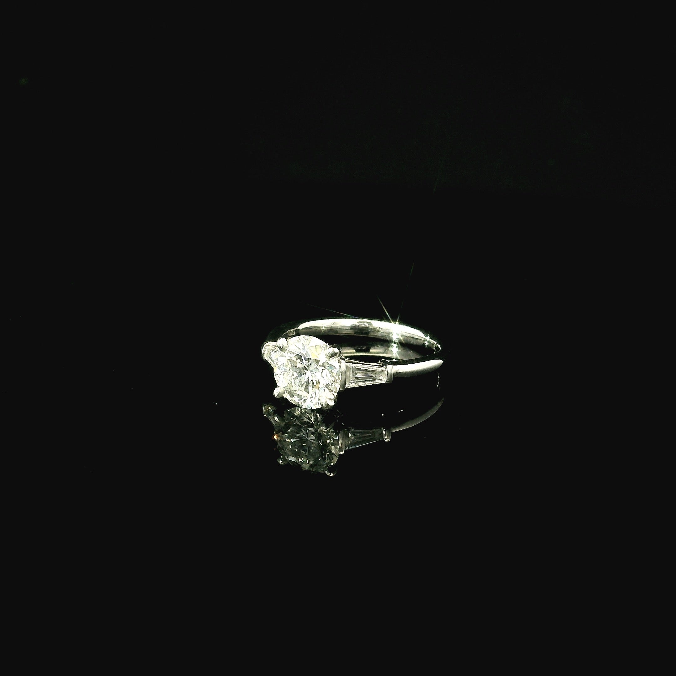 platinum diamond ring for women. solitaire diamond with diamond shoulders. statement diamond ring