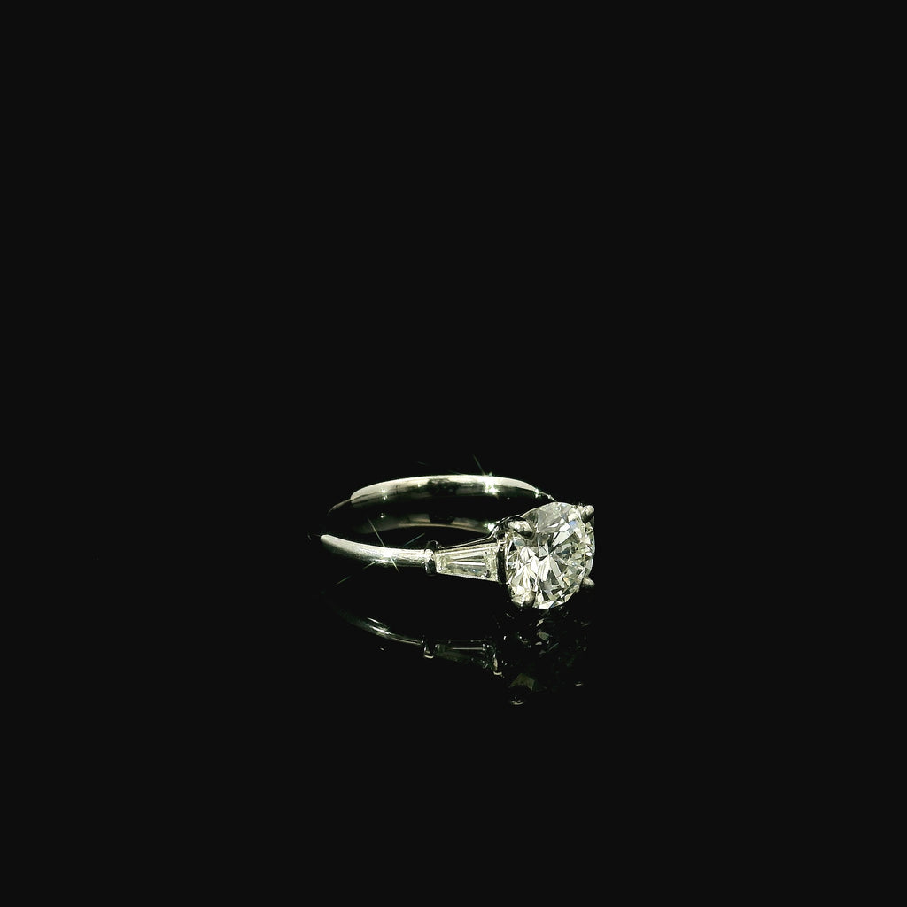 diamond ring for women. platinum ring for women. authentic second hand rings for women. 