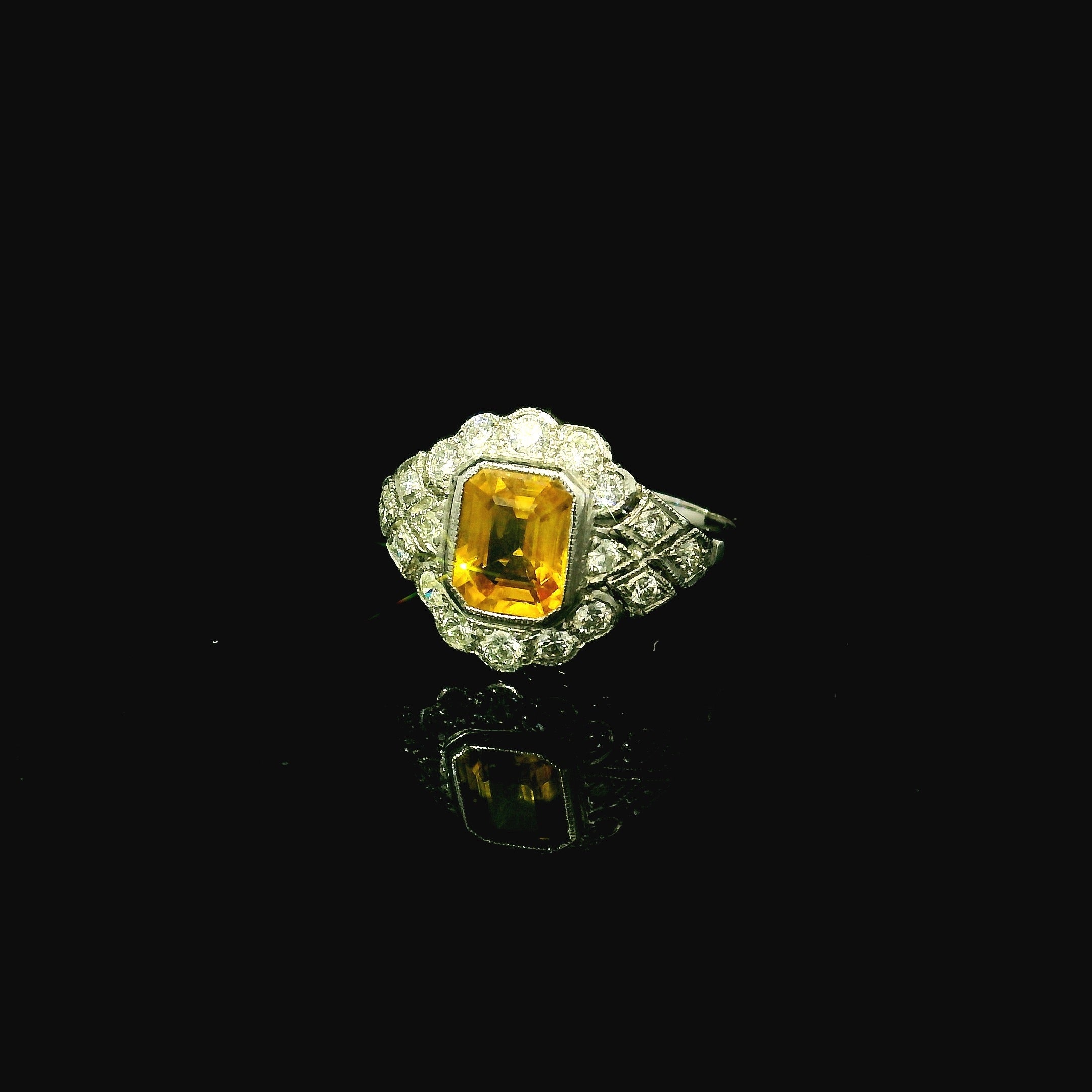 1920s jewellery. 1930s jewellery. vintage art deco jewellery. 1920s ring for women. yellow sapphire