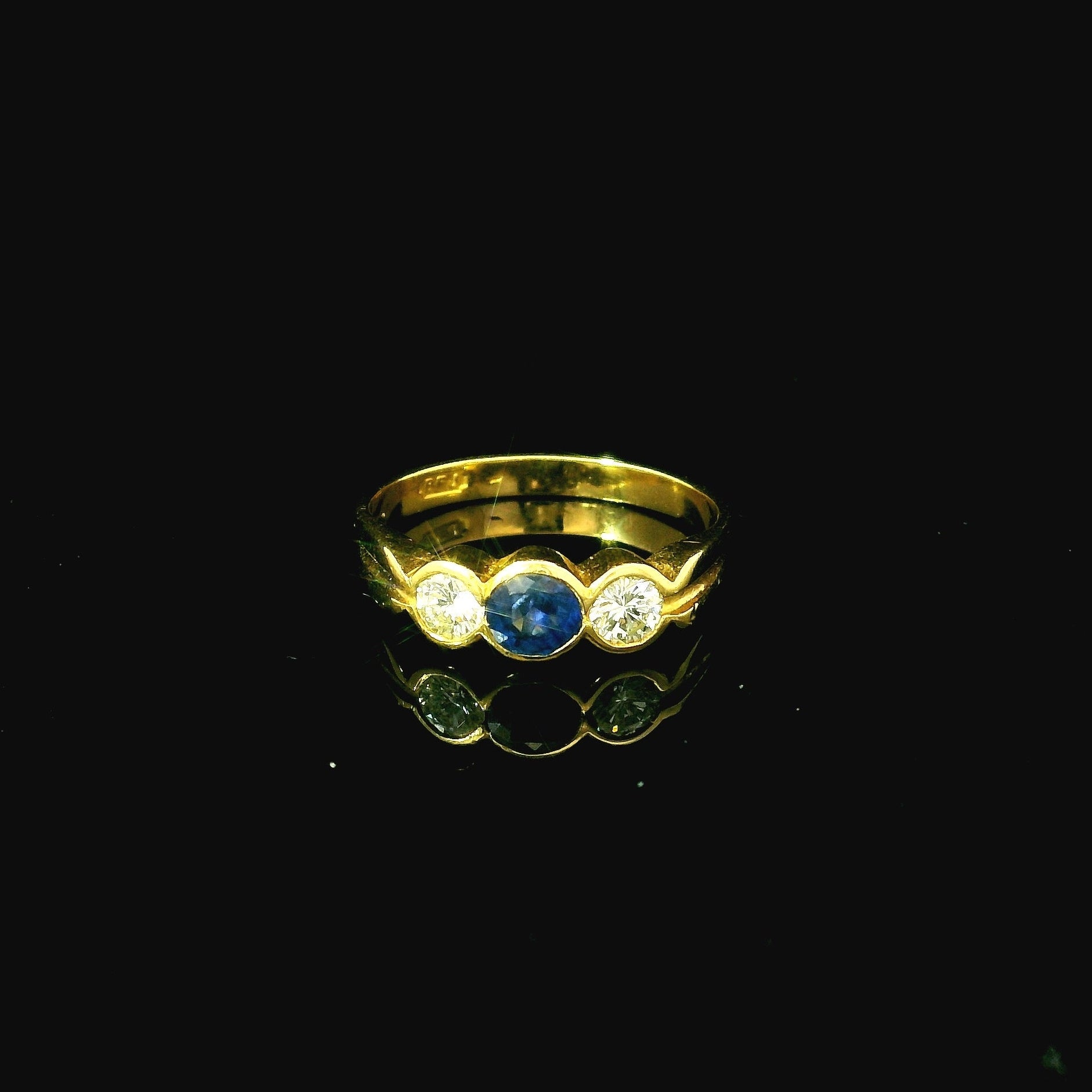yellow gold ring. vintage inspired ring. blue sapphire gem stone. diamond ring
