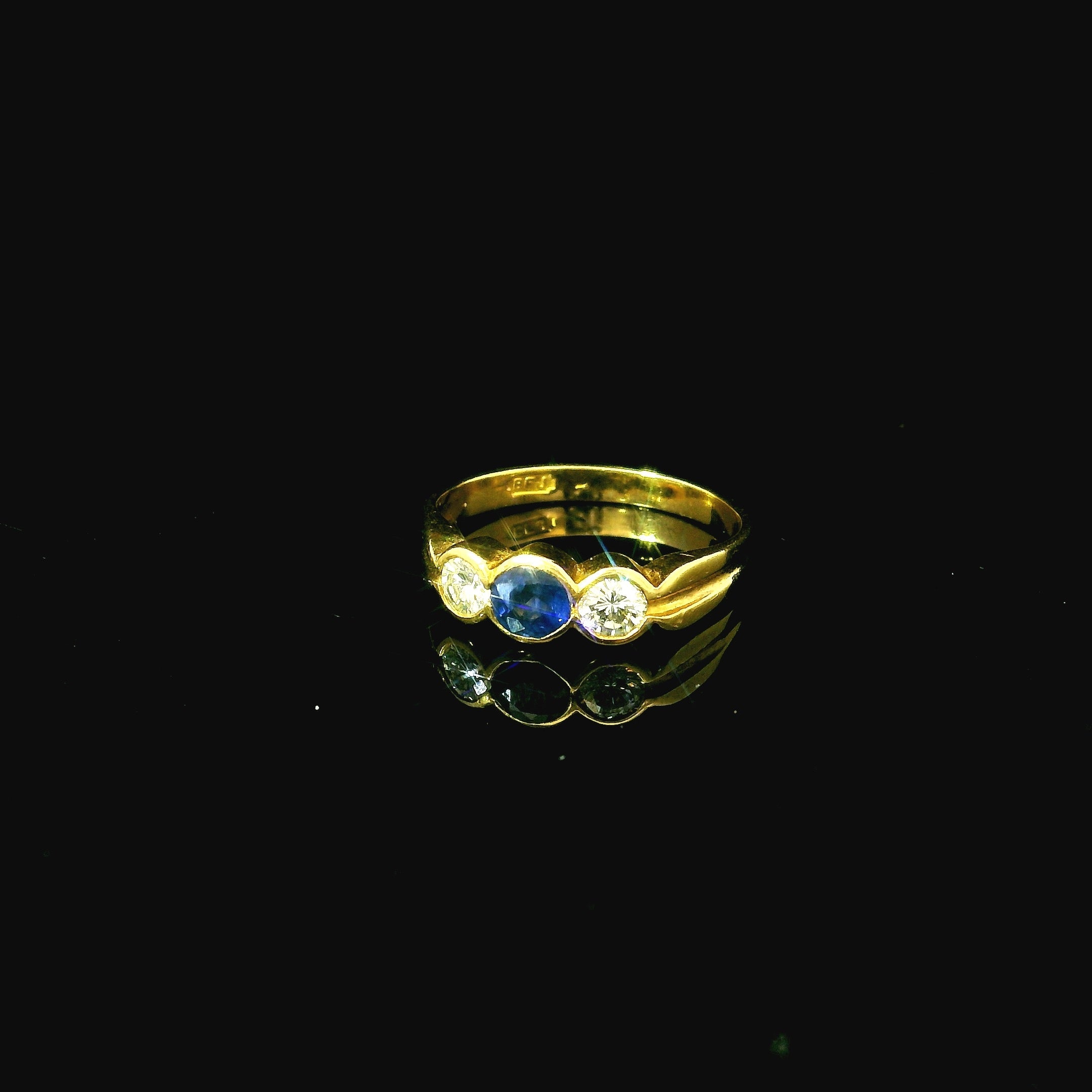 yellow gold vintage inspired ring. sapphire blue ring