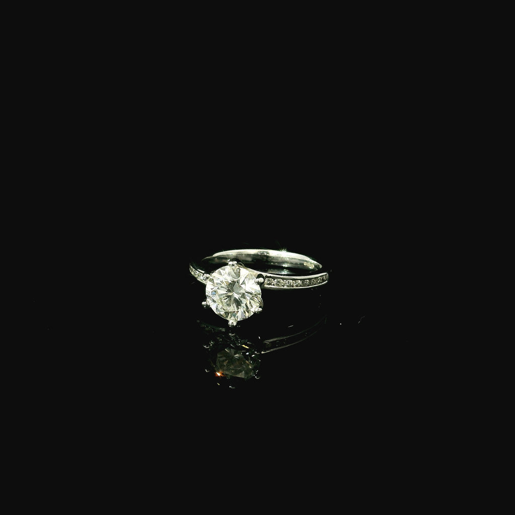 18ct White Gold Round Brilliant Cut Diamond Solitaire Ring with Diamond Shoulders - Andrew Smith Jewellers