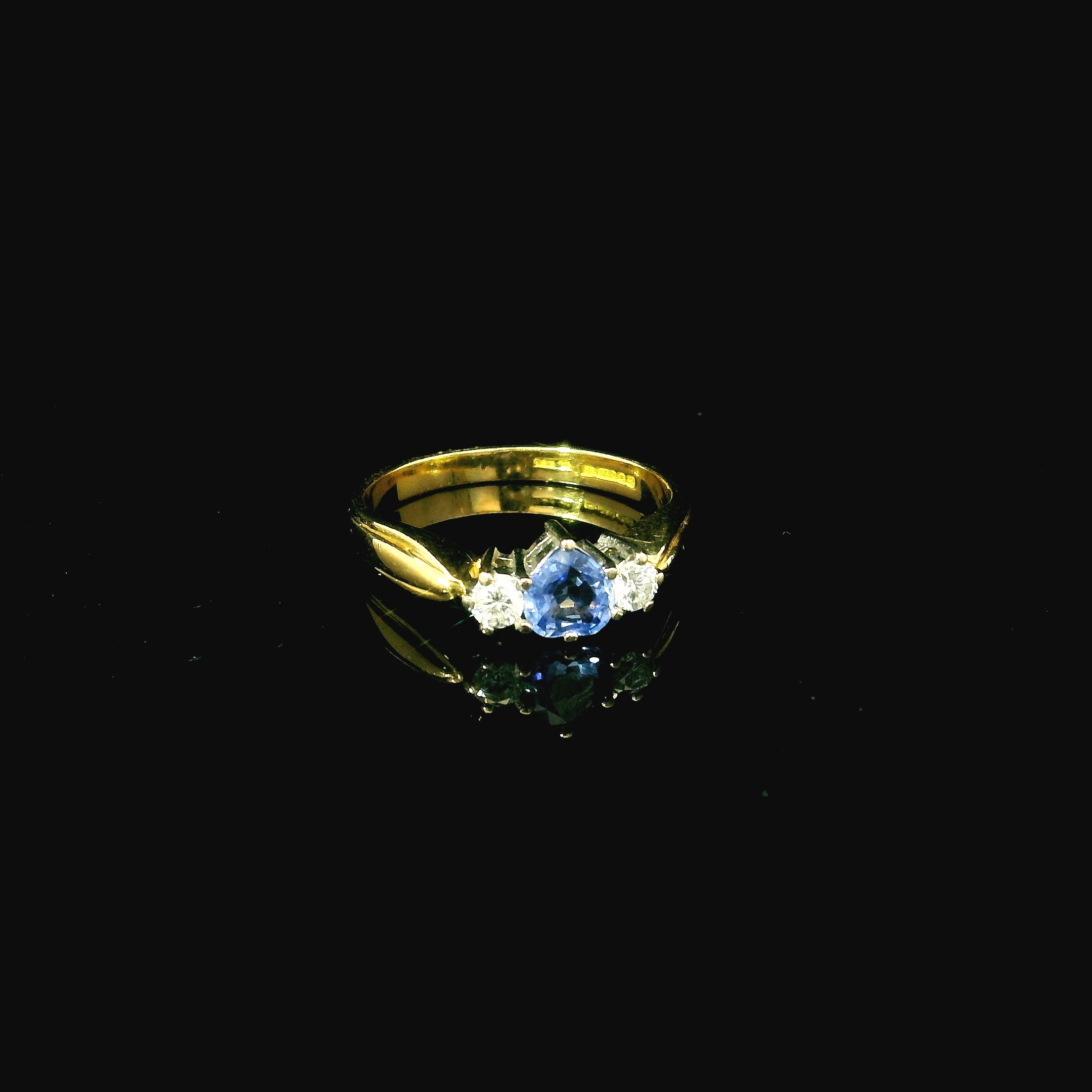blue sapphire gold ring for women. blue sapphire jewellery. west malling jewellery