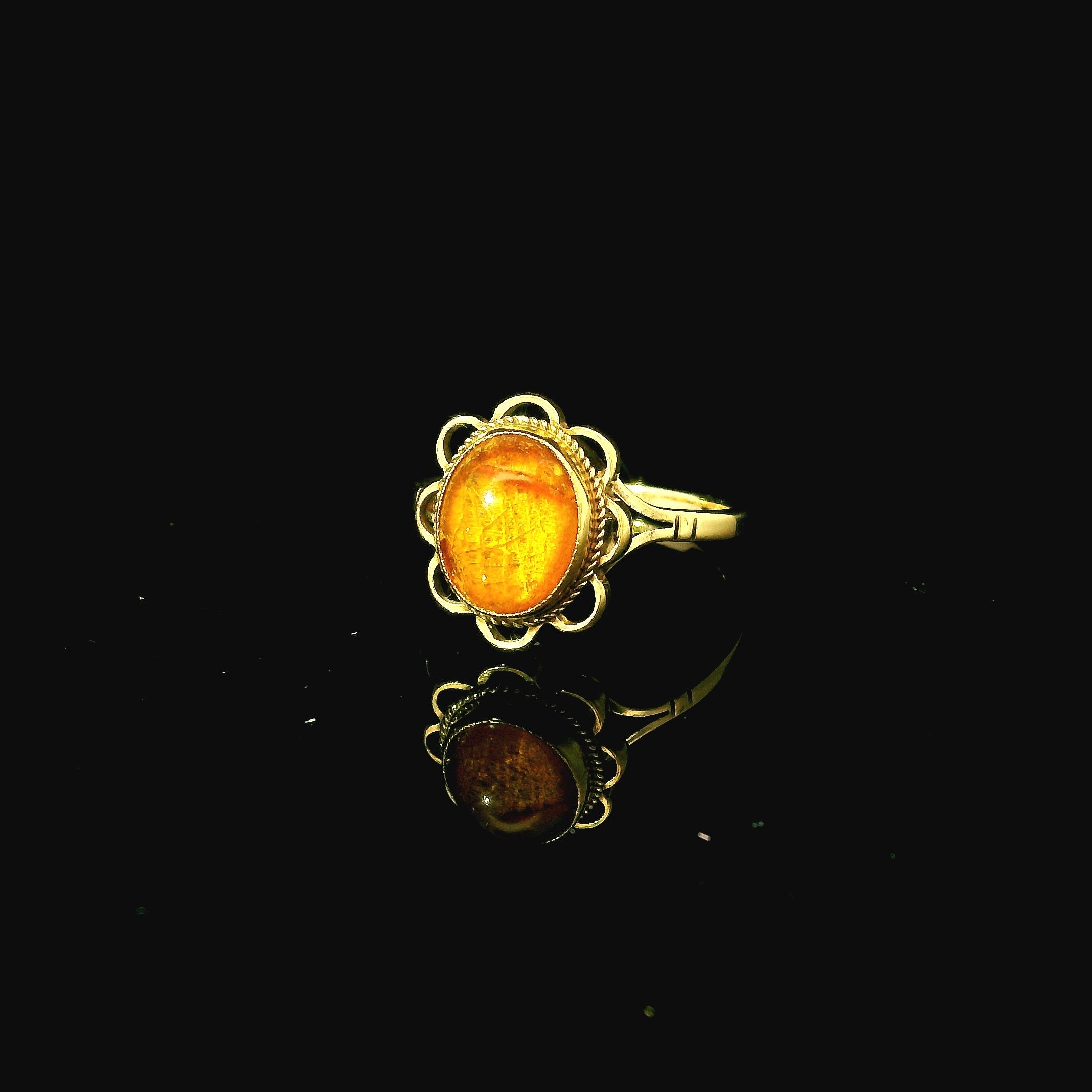amber gold ring. vintage antique rings for sale in kent. second hand antique jewellery for women