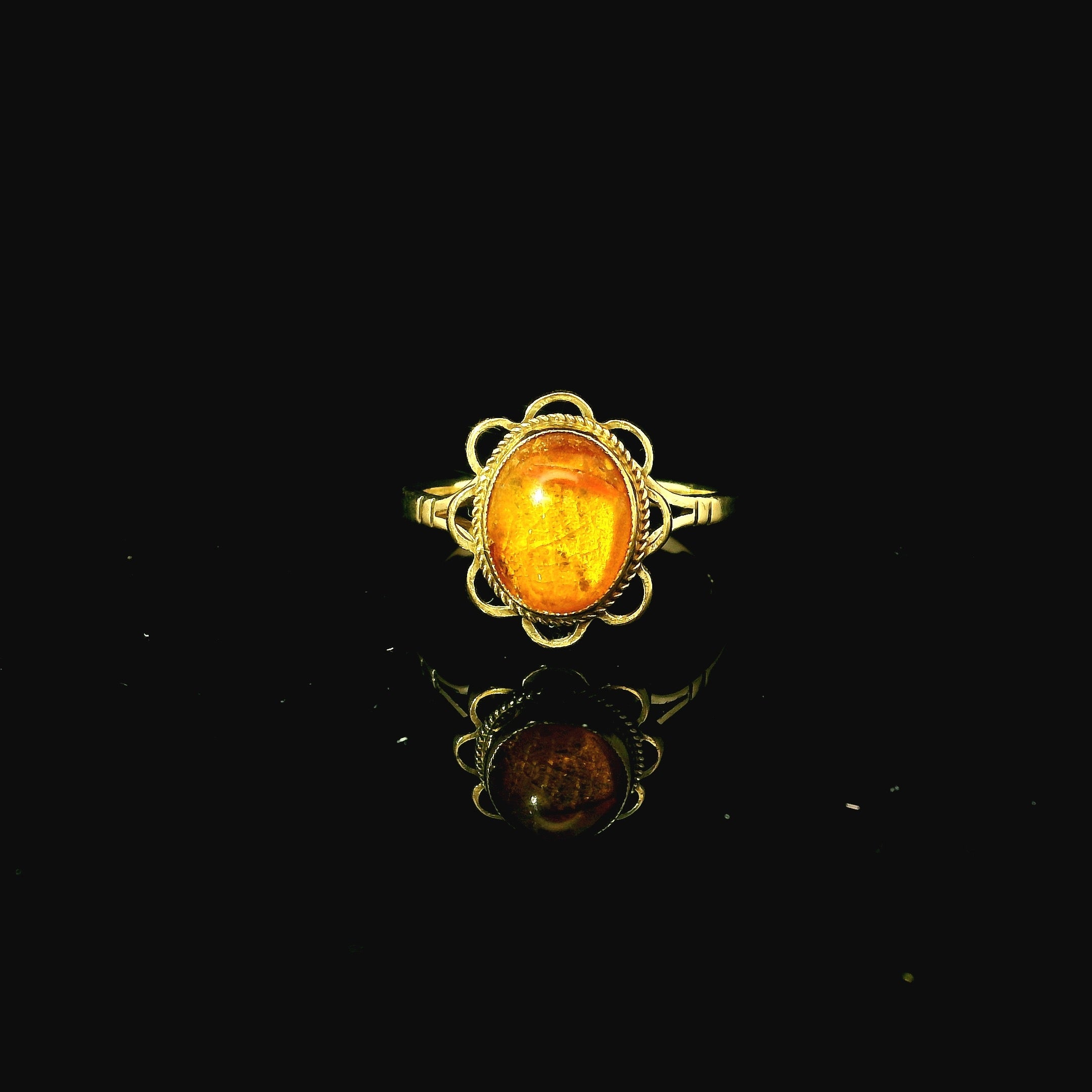 amber gem stone ring. antique vintage gold ring