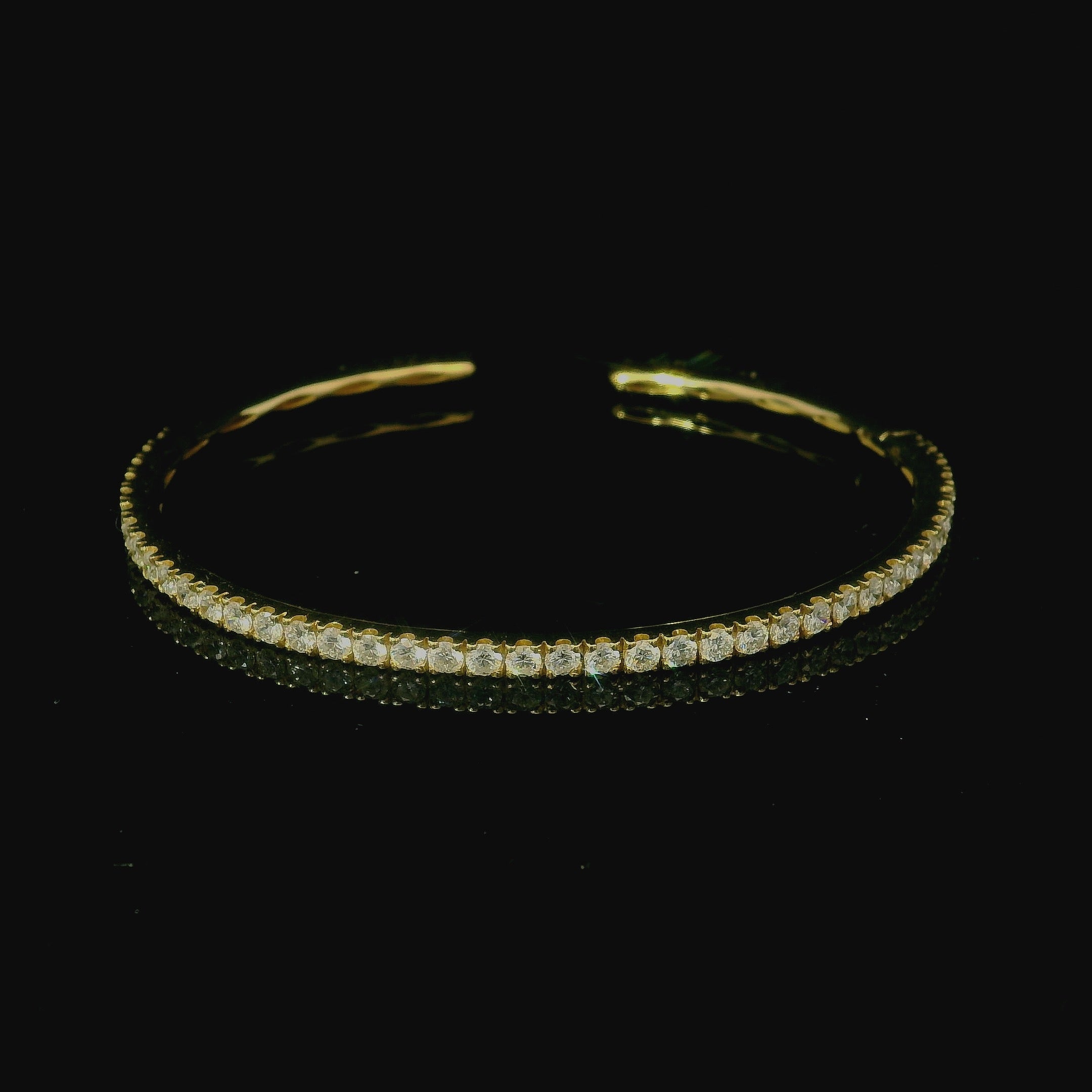 gold bangle with diamonds. diamond bangle for women. gold bangle for women. womens gold jewellery