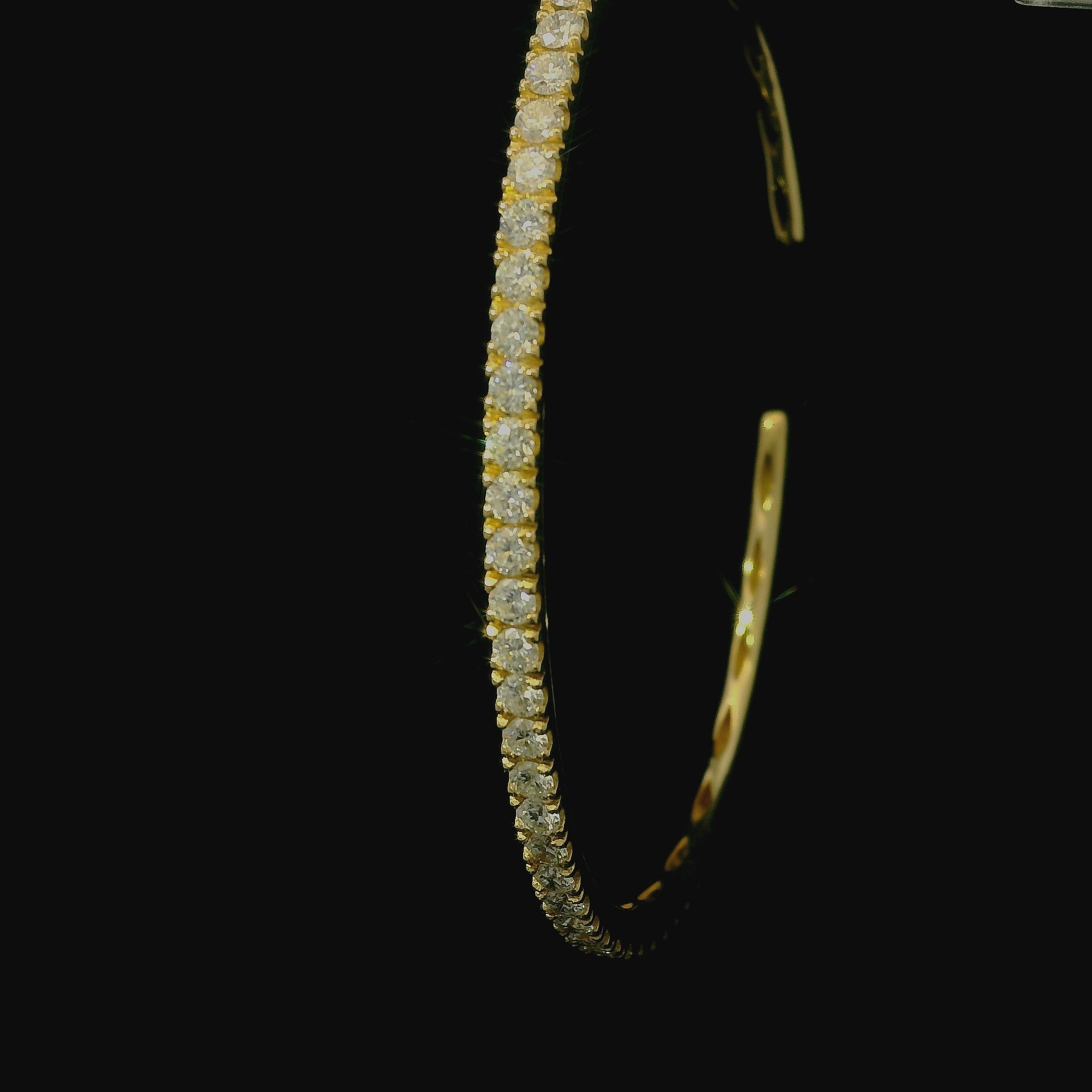 gold jewellery for women. gold bangle gift. gift for women. diamond bangle