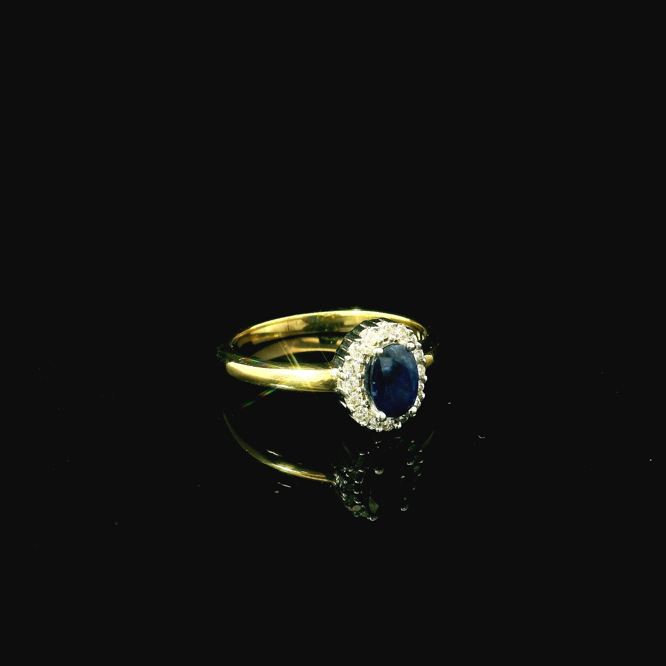 oval cut sapphire gem stone. yellow gold ring for sale west malling. sapphire luxury jewellery. costume jewellery for sale