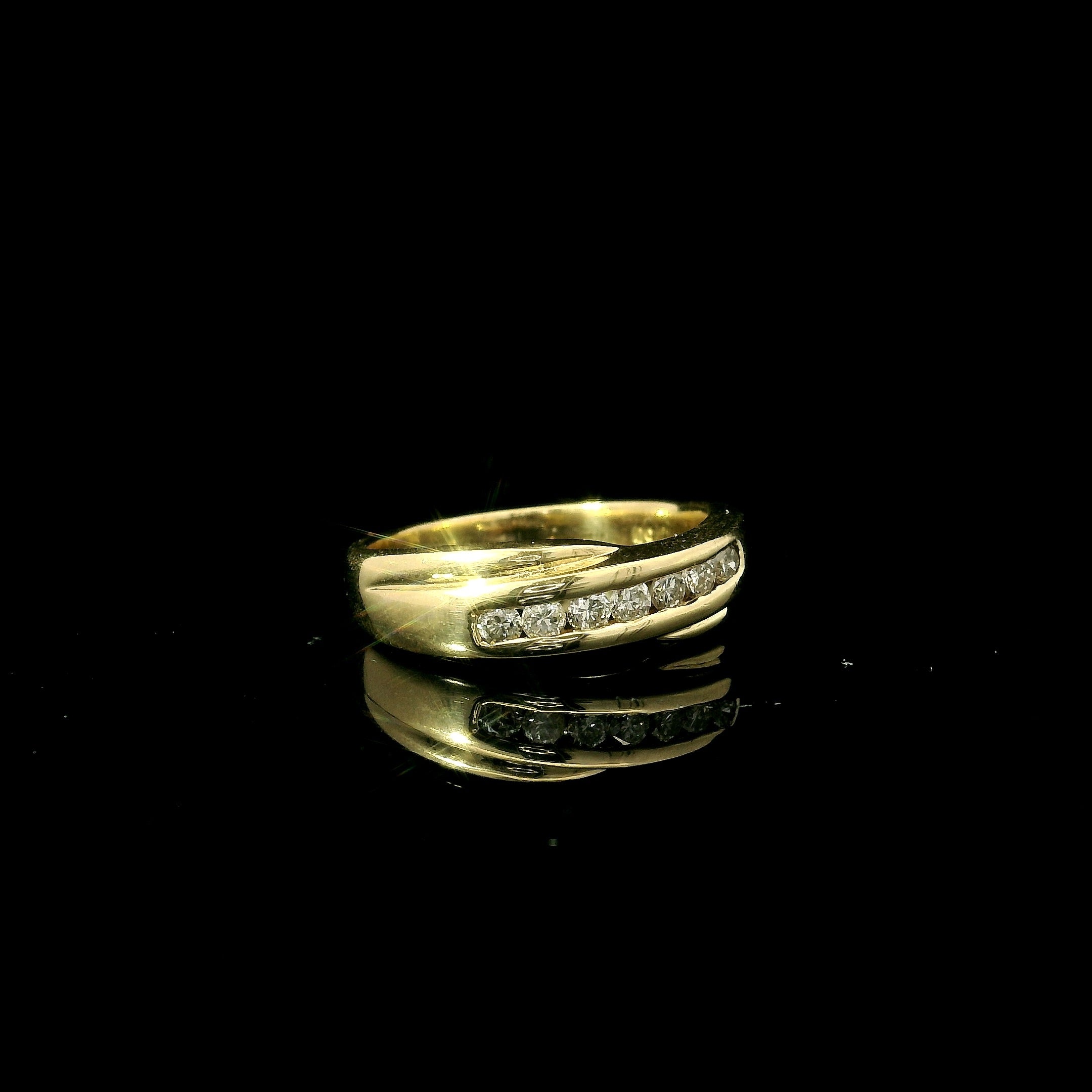 18ct yellow gold wedding band
