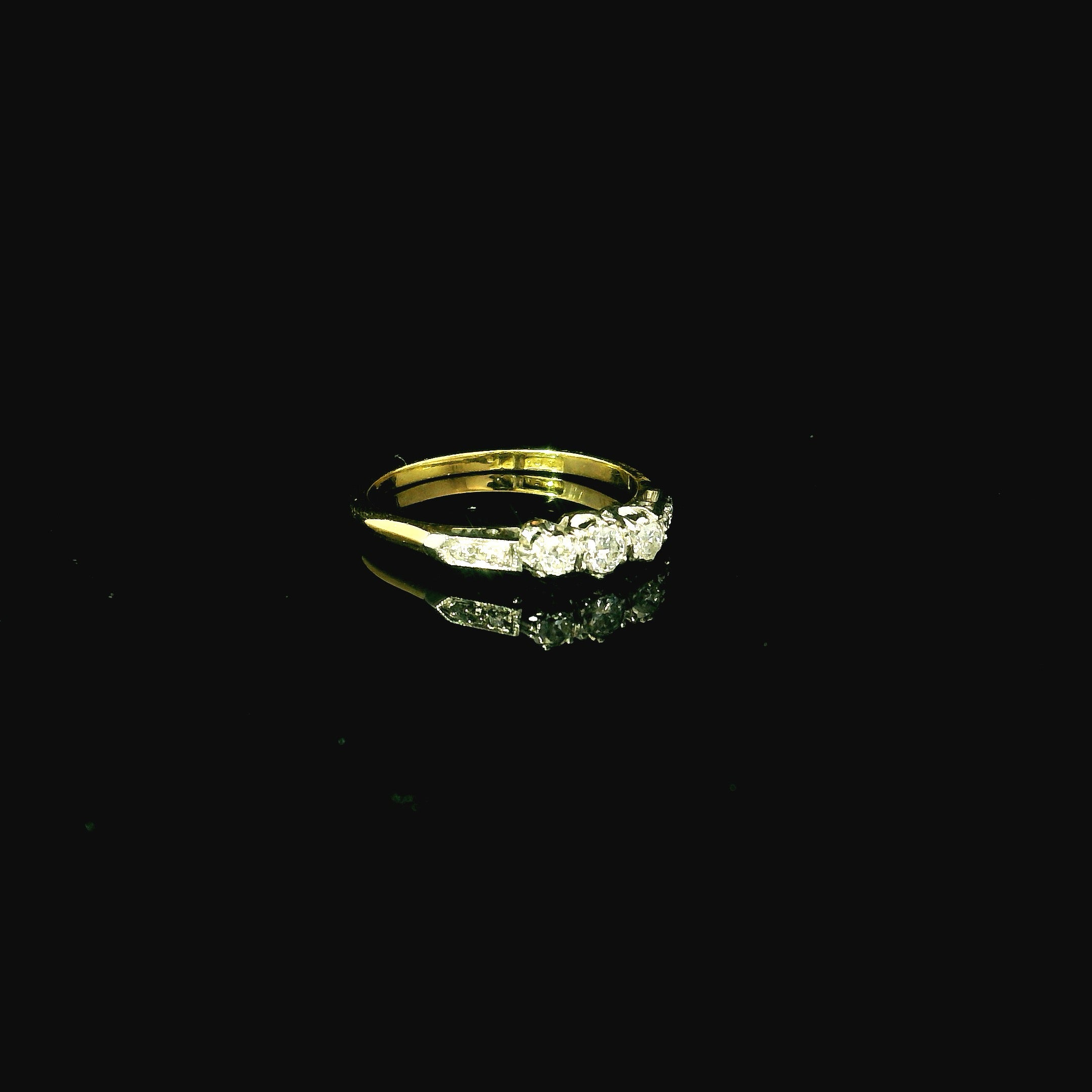 antique gold ring for women kent. second hand jewellery for women