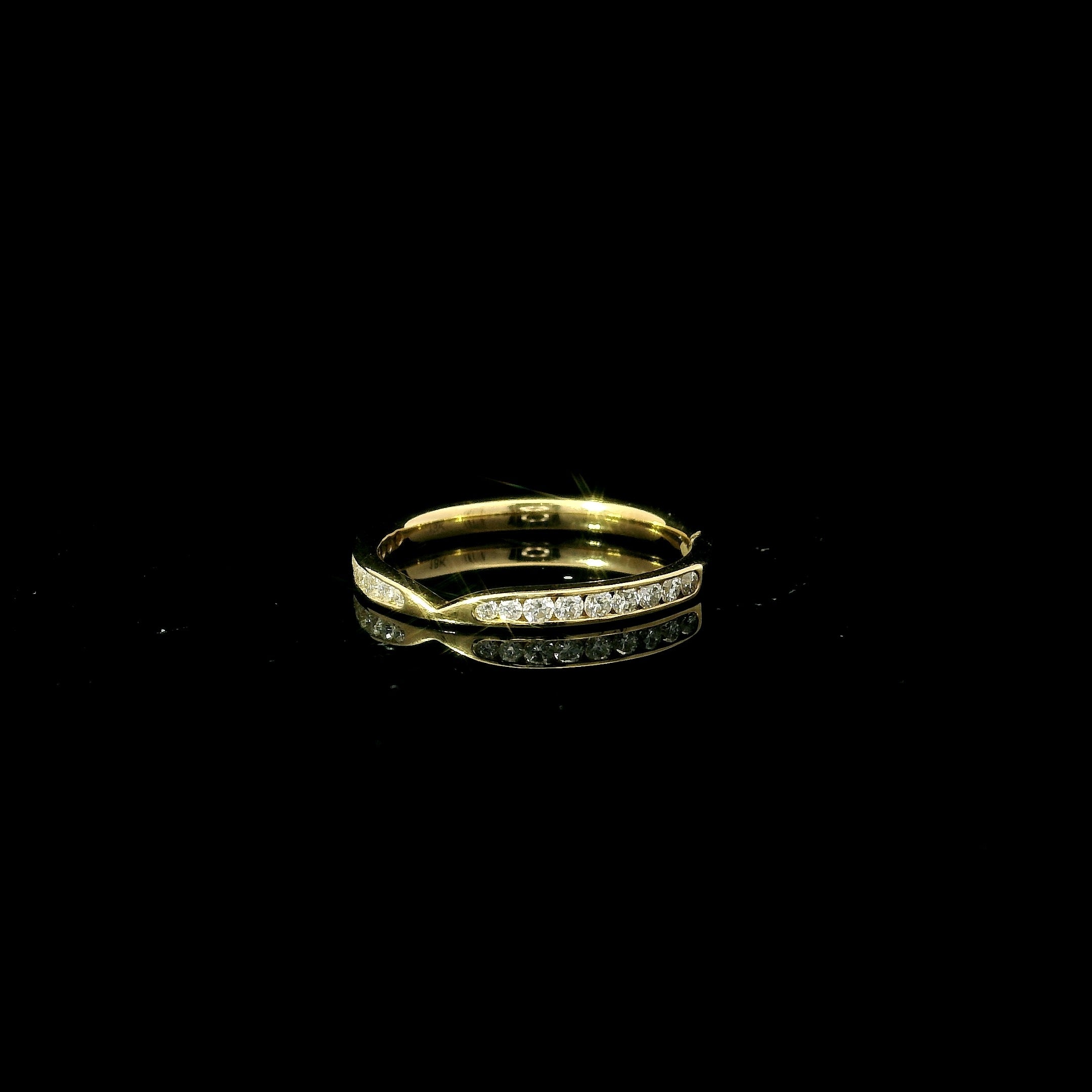 wave shaped v shaped gold ring with diamonds gift for women