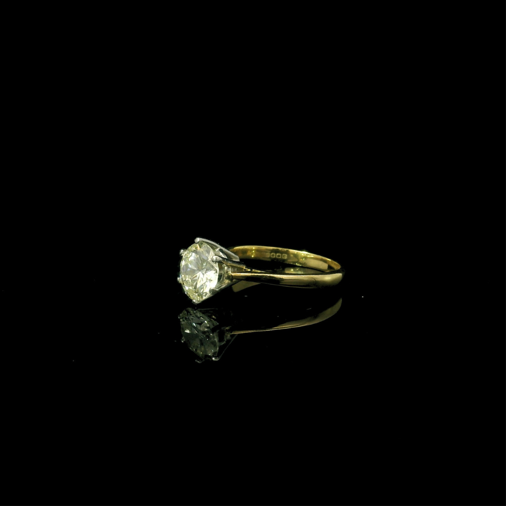solitaire diamond ring for women. gold ring for women. wedding ring for women. solitaire ring