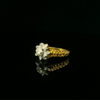 gold patterned ring. daisy diamond ring