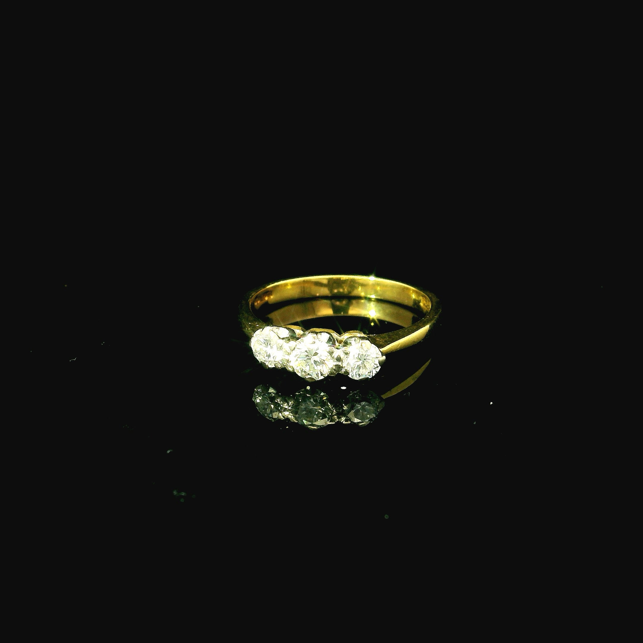 diamond gold ring for women. vintage diamond ring for women