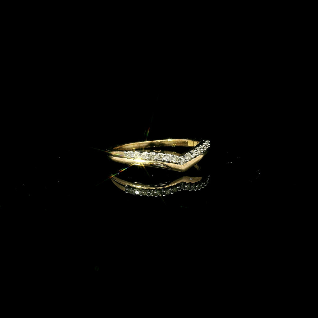 9ct yellow gold ring, wave band design, diamonds = 0.15ct