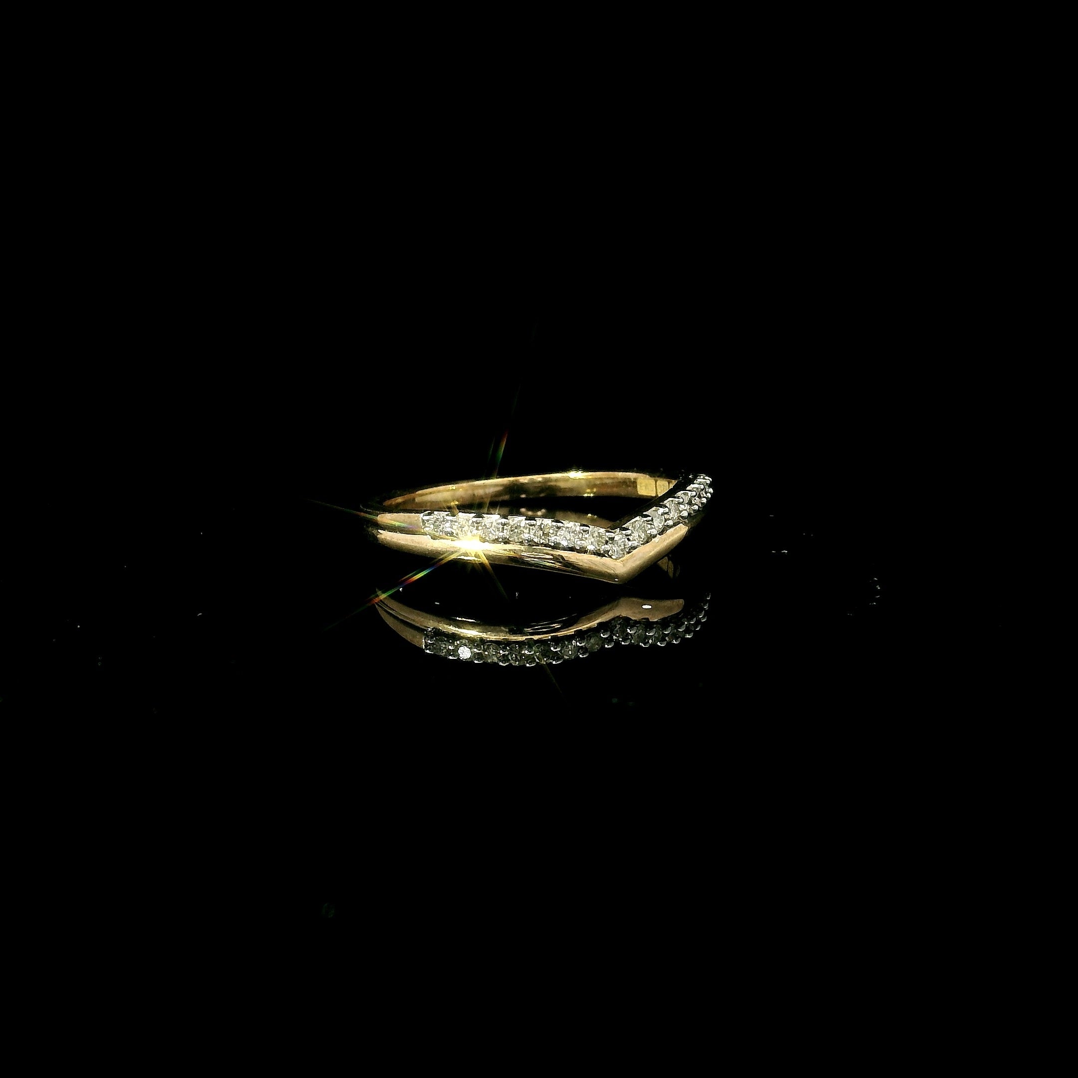 9ct yellow gold ring, wave band design, diamonds = 0.15ct