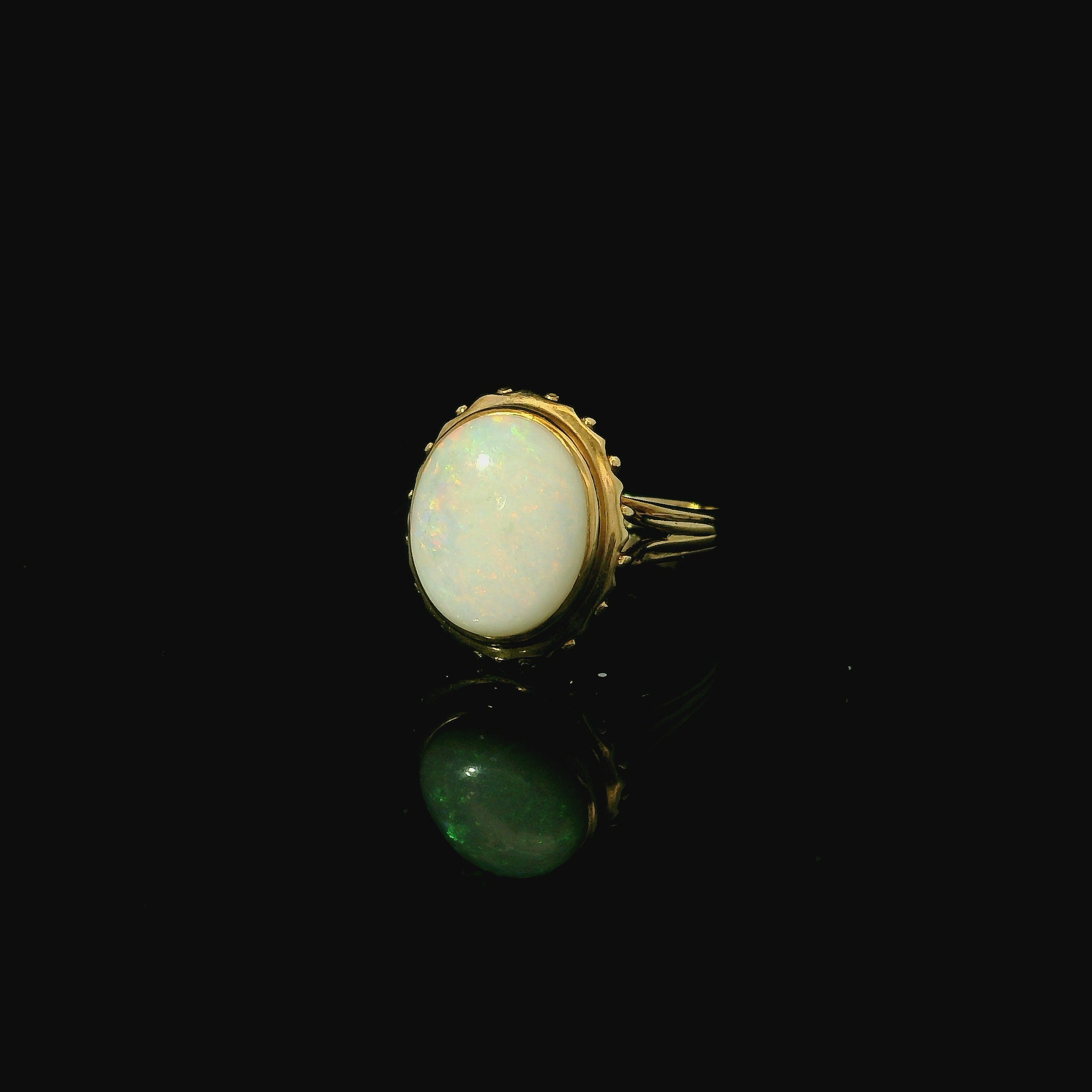 opal ring gold. opal ring for women. vintage antique jewellery for women. 
