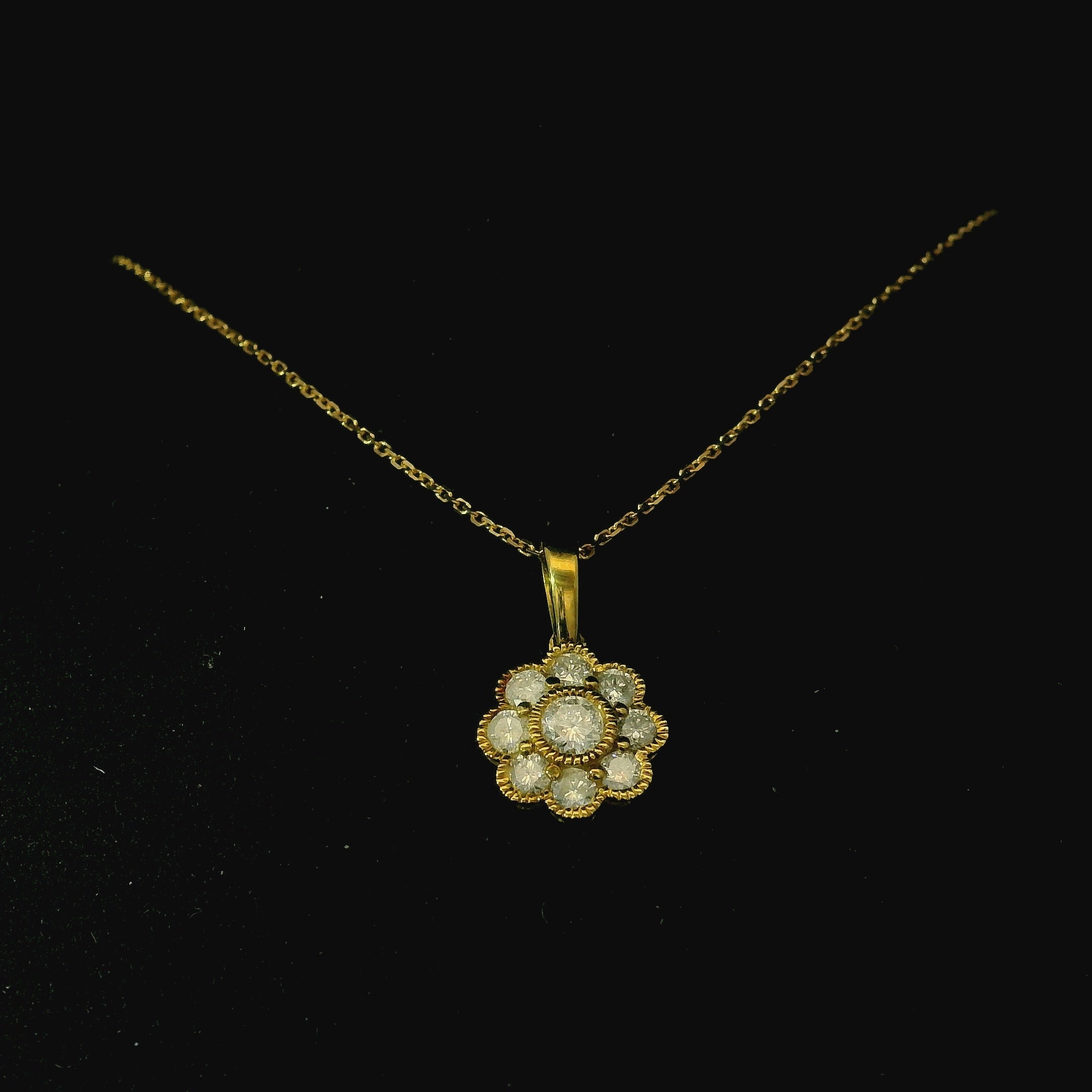 daisy shaped diamond gold necklace