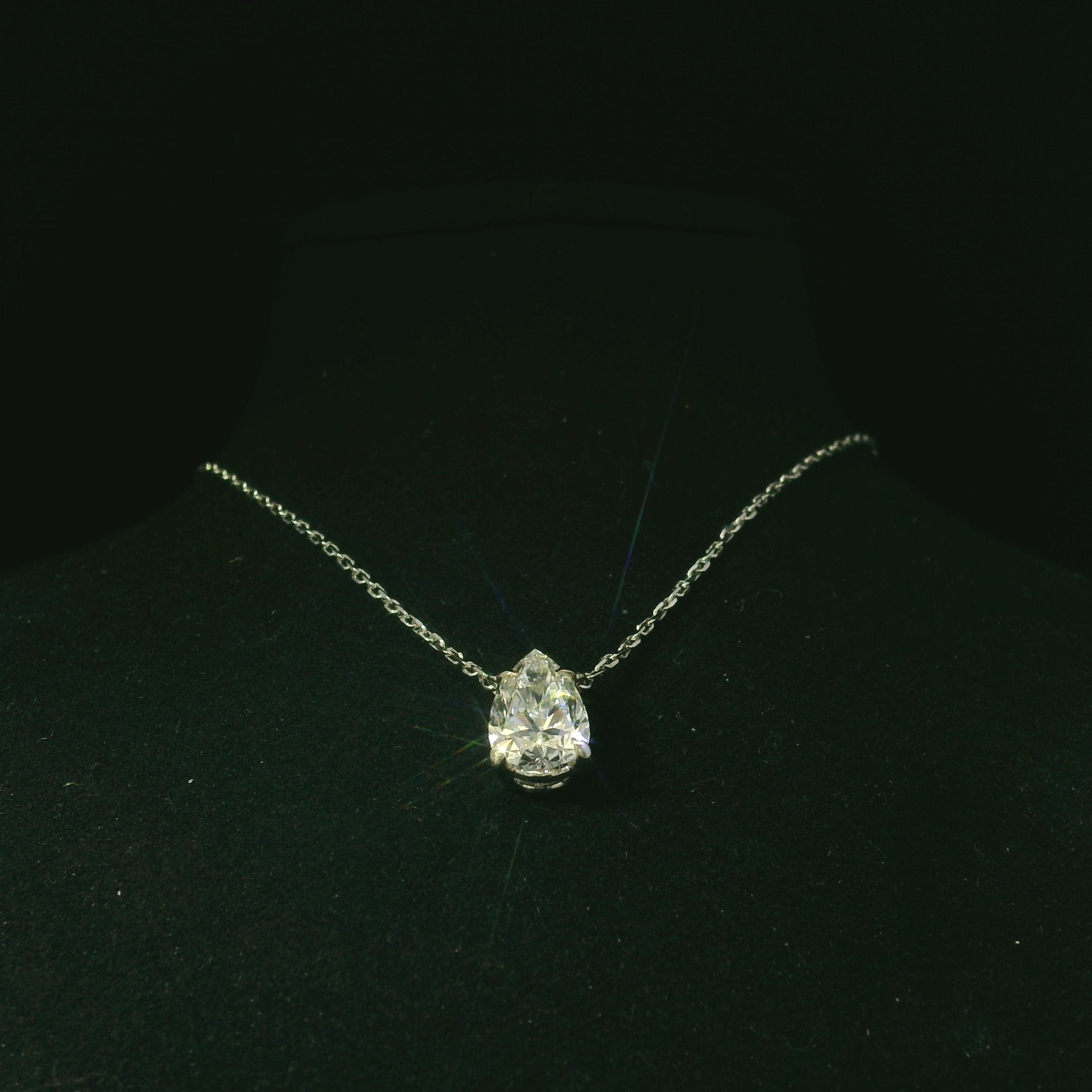 pear cut diamond necklace. pear necklace for women. pear shaped diamond necklace. diamond pendant neckalce