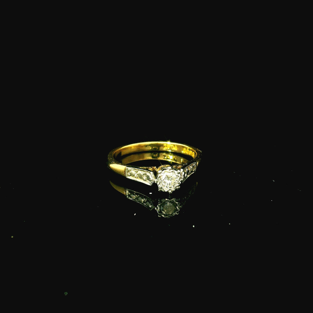 vintage gold ring with diamonds. diamond gold ring. vintage gold ring