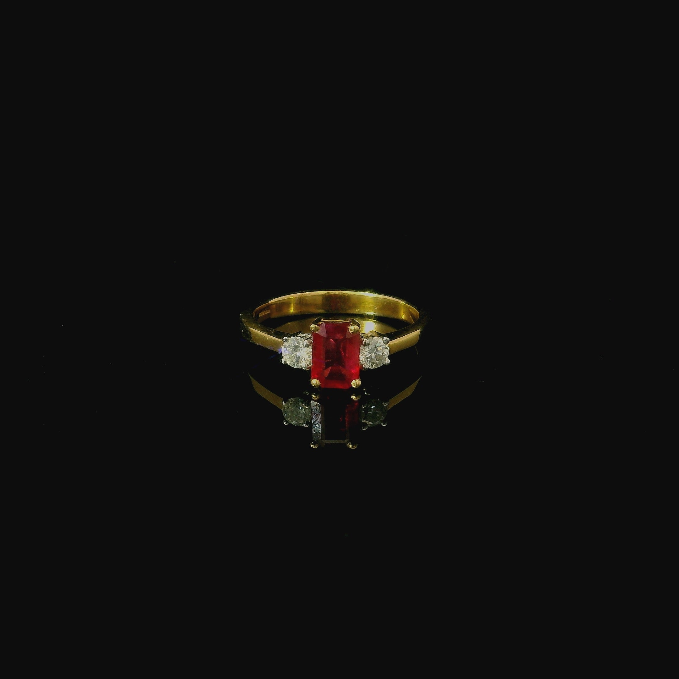 yellow gold ring. red ruby centre. diamonds. west malling rings. west malling jewellery. diamond ring for sale near me. maidstone