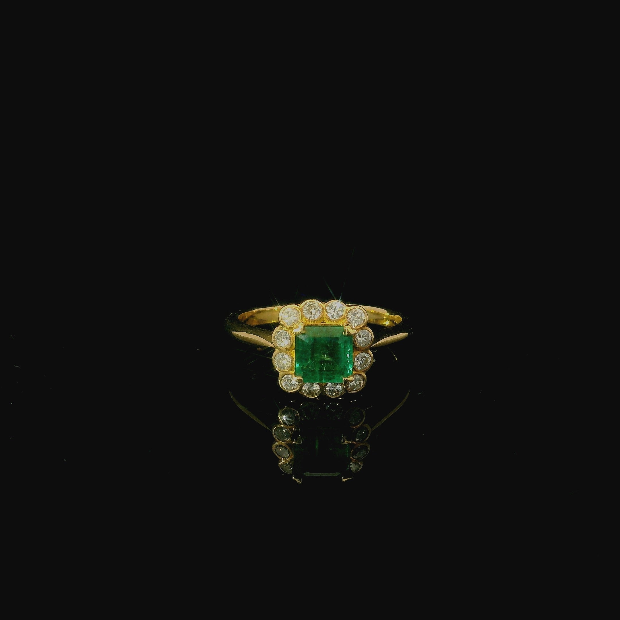 18ct yellow gold ring for women with square cut emerald gemstone. round brilliant cut diamond ring. vintage ring. antique inspired rings for sale near me kent west malling and maidstone