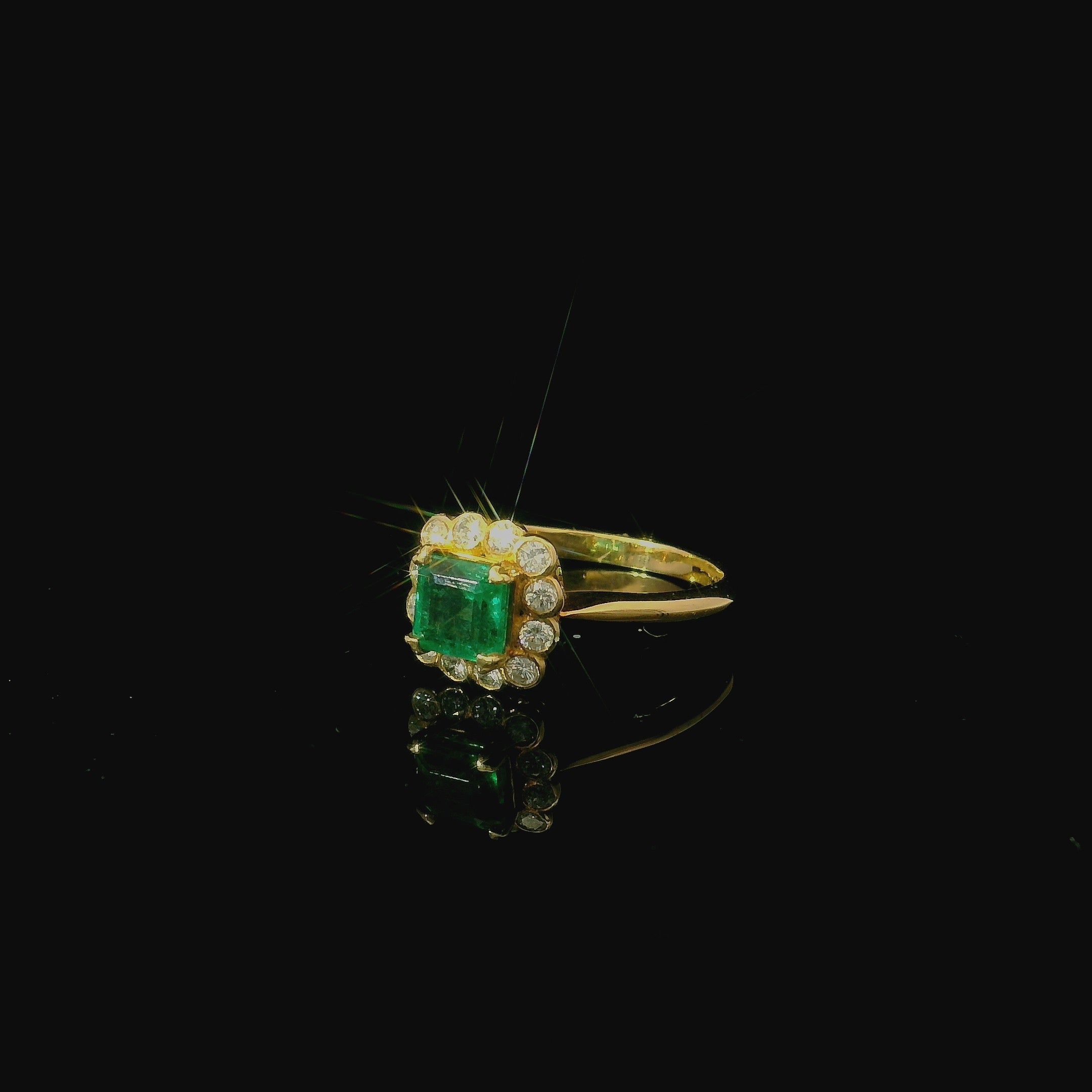 square cut emerald gemstone with 12 diamonds. yellow gold vintage antique jewellery. top rated antique jewellery shop in kent