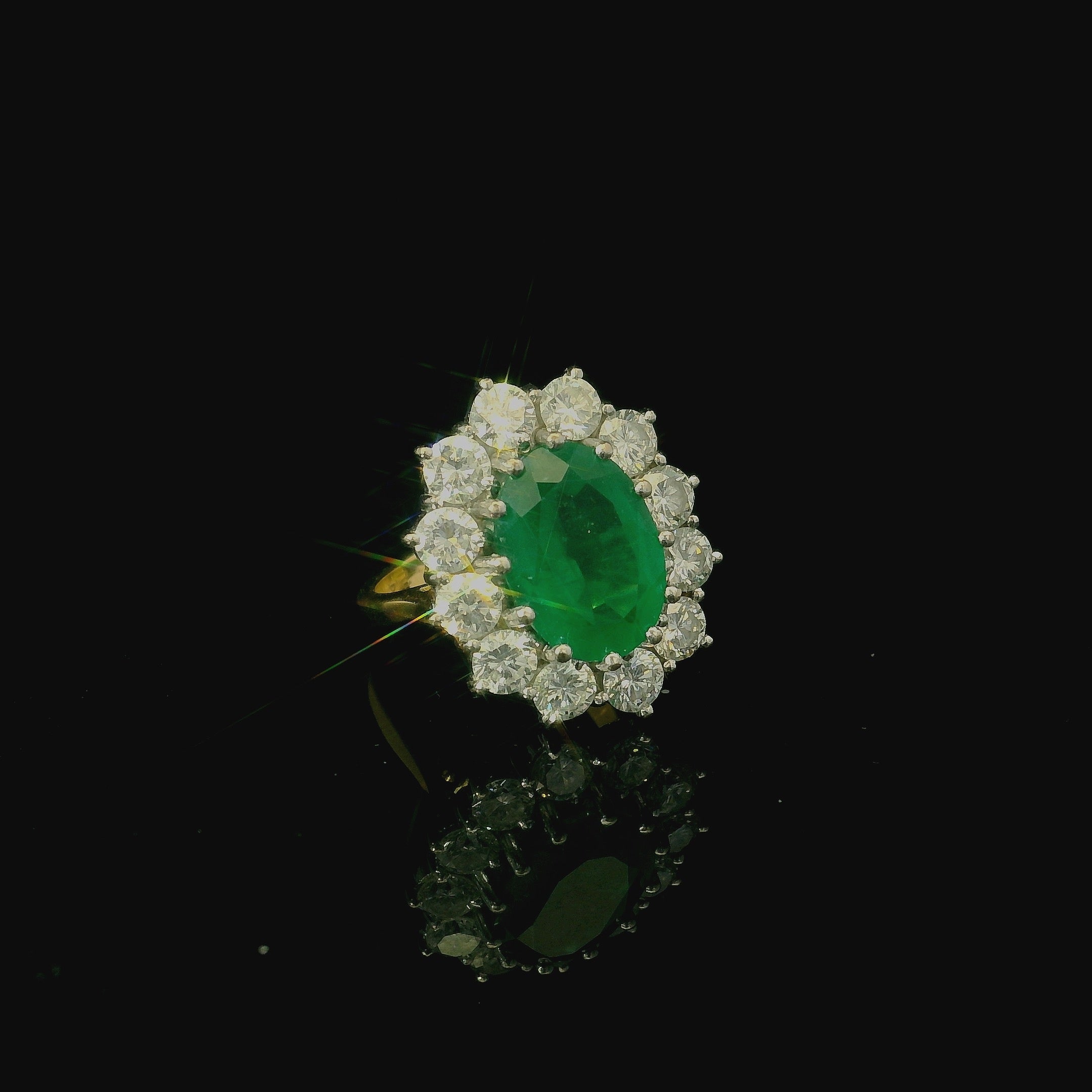 antique and modern jewellery for sale in west malling. west malling jewellery. contemporary jewellery. emerald ring.