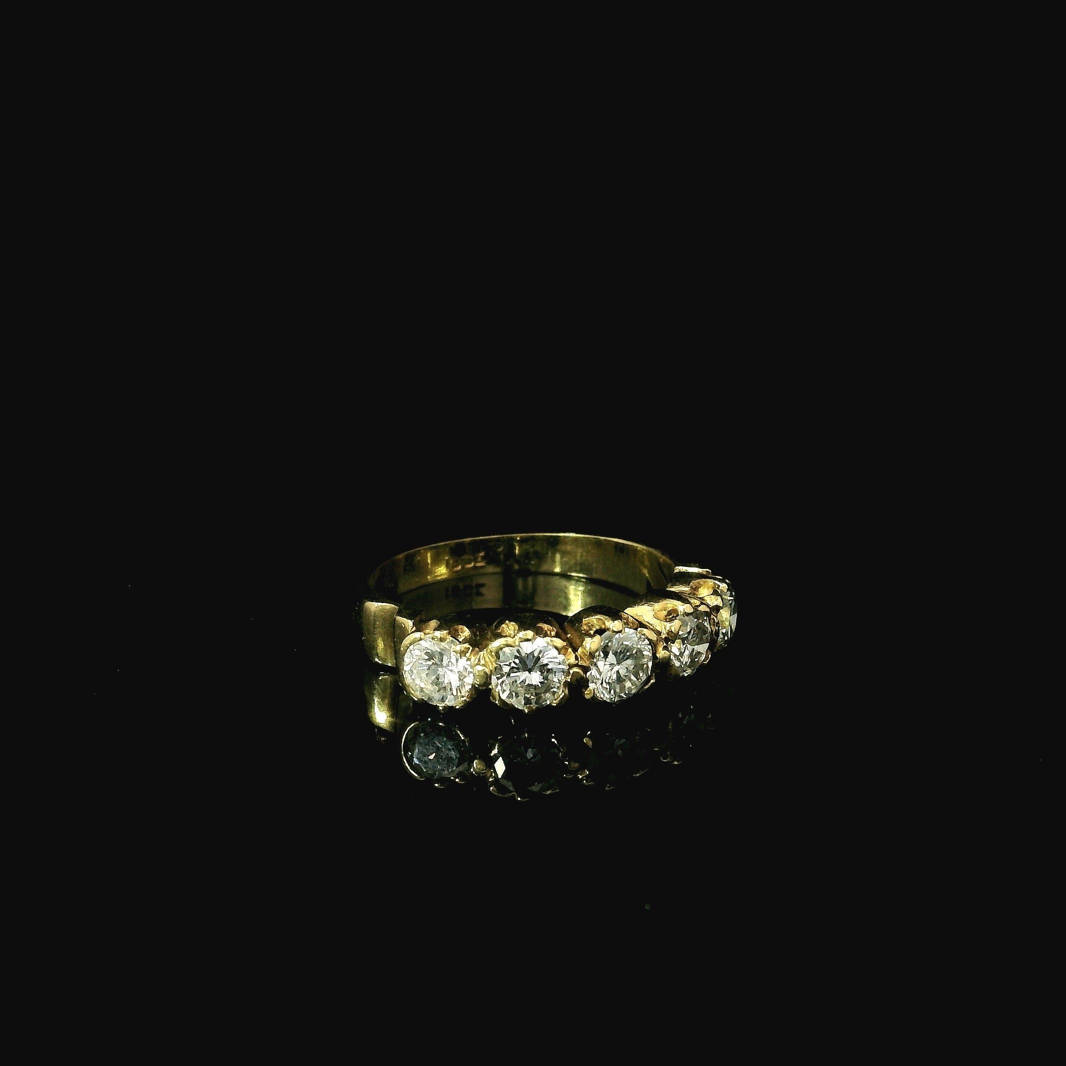 round brilliant cut diamond ring. gold diamond ring for women. north kent jewellery