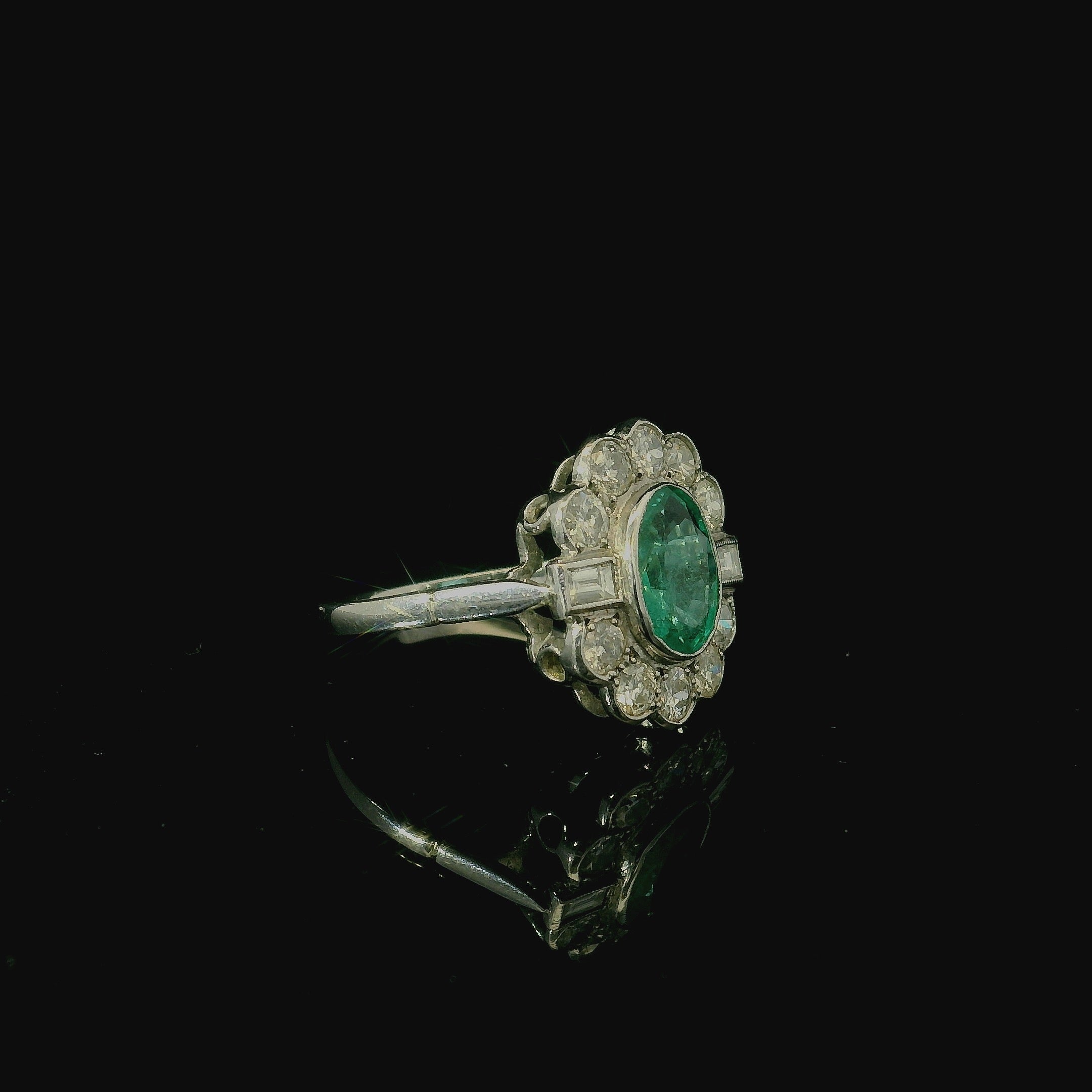 vintage oval emerald ring. 18ct white gold ring for engagement. engagement rings in kent. vintage jewellers kent. west malling. maidstone. westerham. borough green jewellers