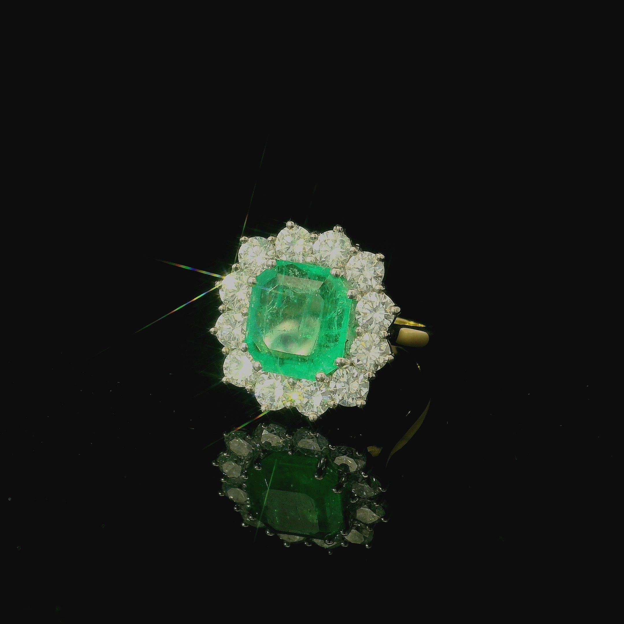 vintage emerald ring. emerald and gold ring. claw set diamond ring. vintage jewellery for sale in kent.