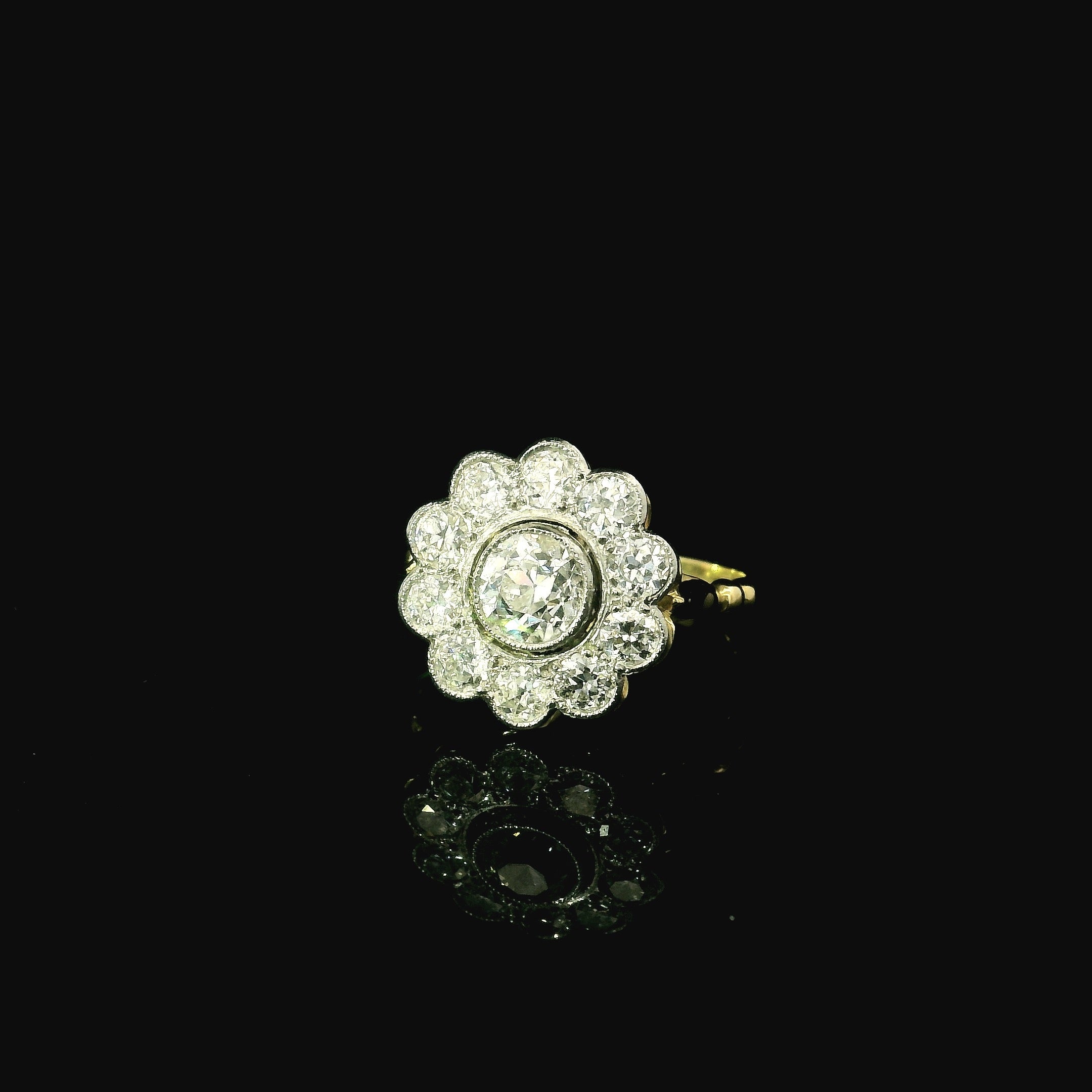daisy shaped ring. daisy jewellery. diamond ring for women. art deco inspired floral ring