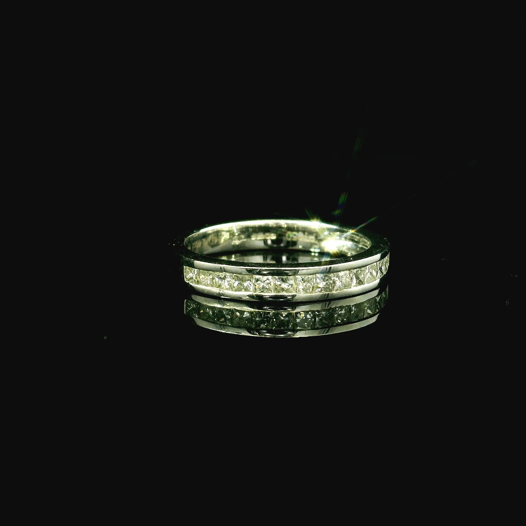 platinum diamond wedding band ring for women. second hand vintage jewellery for women in west malling. west malling jewellery