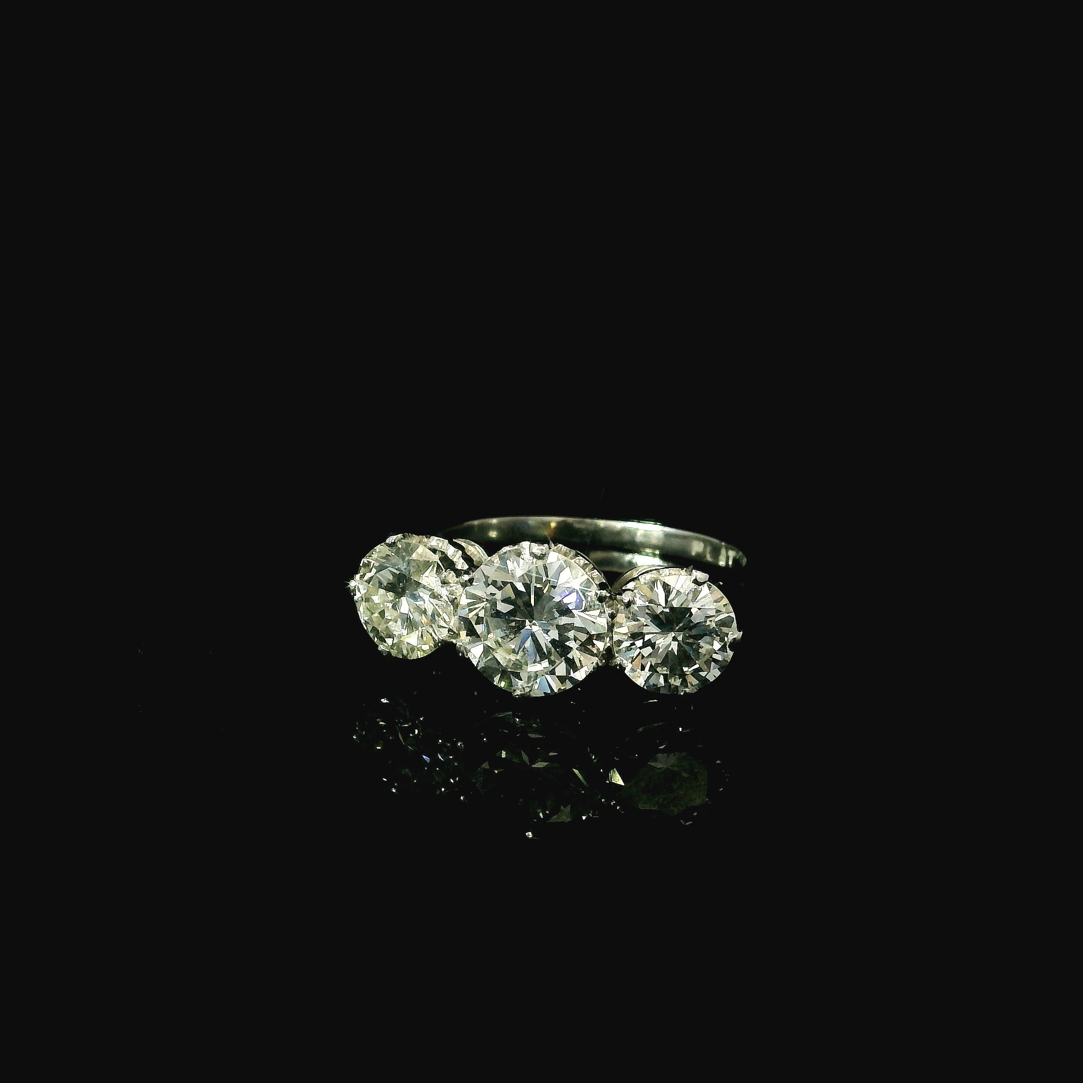 platinum ring. diamond brilliant cut. round diamond ring. preowned ring for women near me in west malling kent