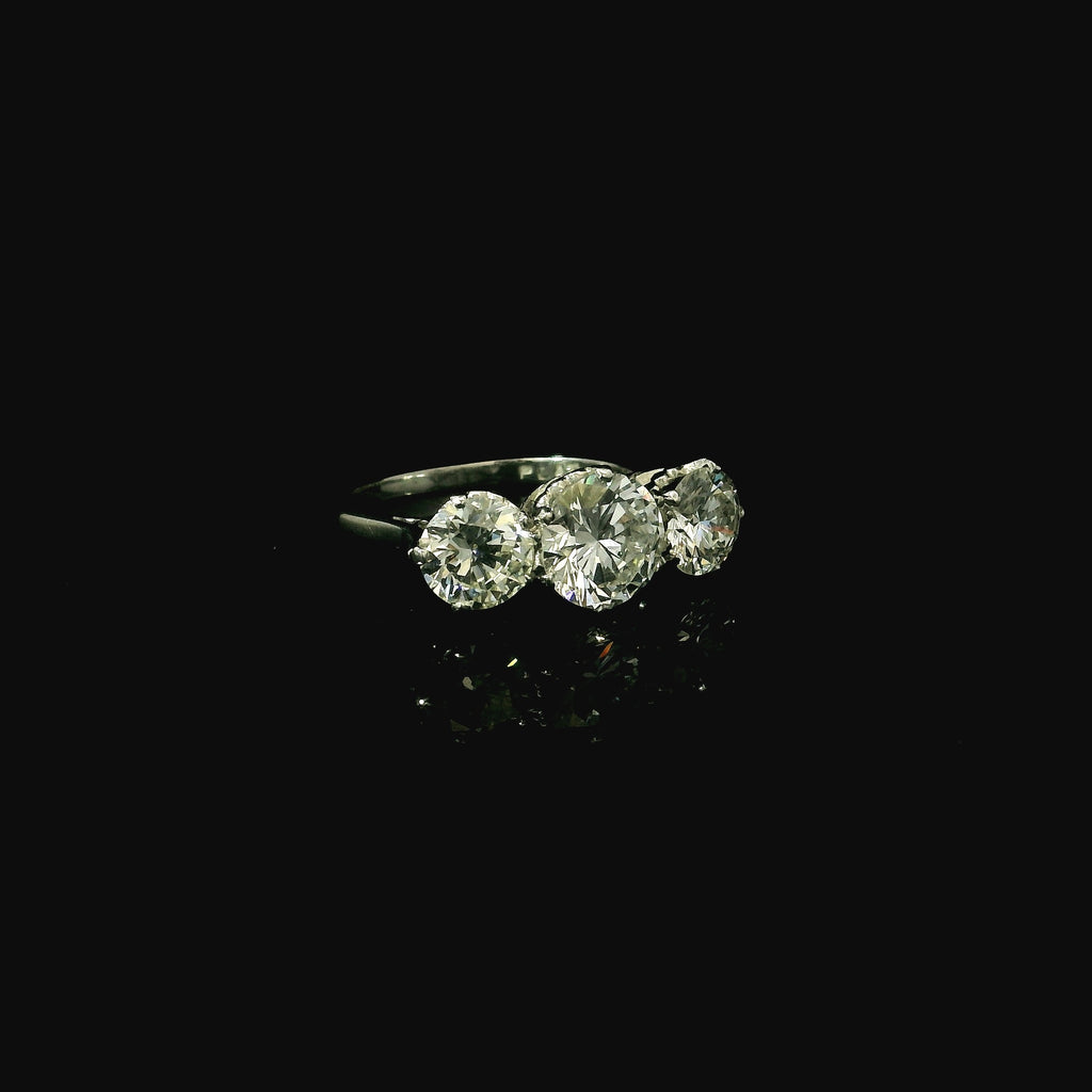platinum brilliant cut round diamond ring. preowned luxury rings near me. vintage rings for sale