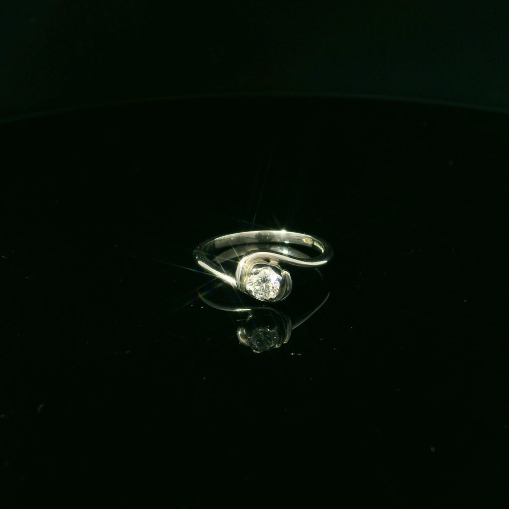 diamond ring for women. platinum engagement ring. subtle jewellery 